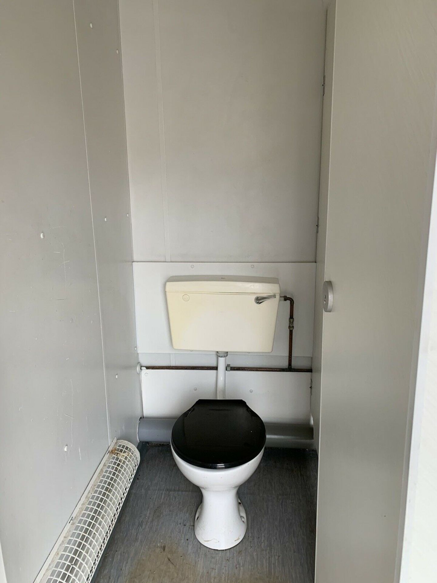 Portable Toilet Block 24ft x 10ft - Image 9 of 13