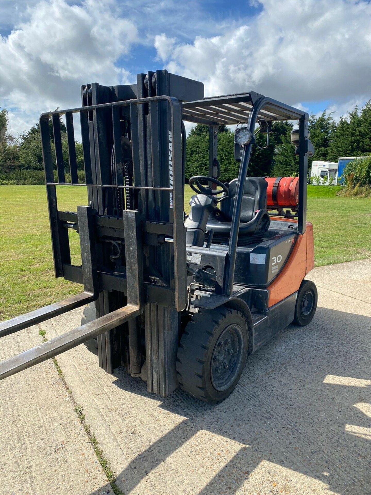 Doosan Gas 3 Tonne Forklift - Image 2 of 3