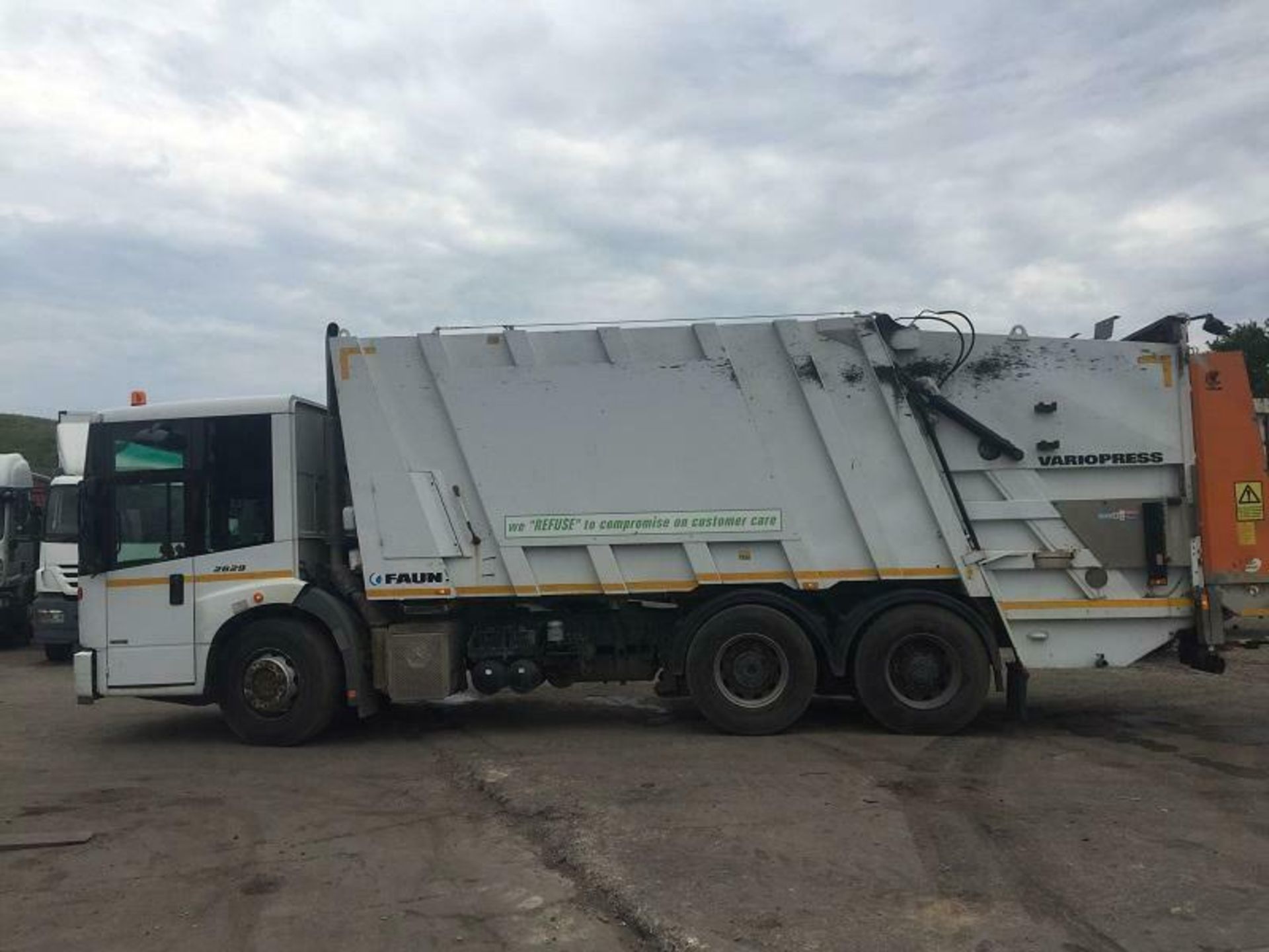 Mercedes Dustbin Lorry 2629 - Image 8 of 12