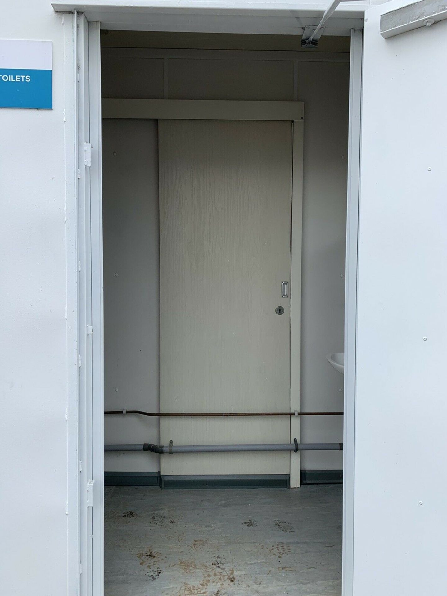 Portable Toilet Block 24ft x 10ft - Image 2 of 13