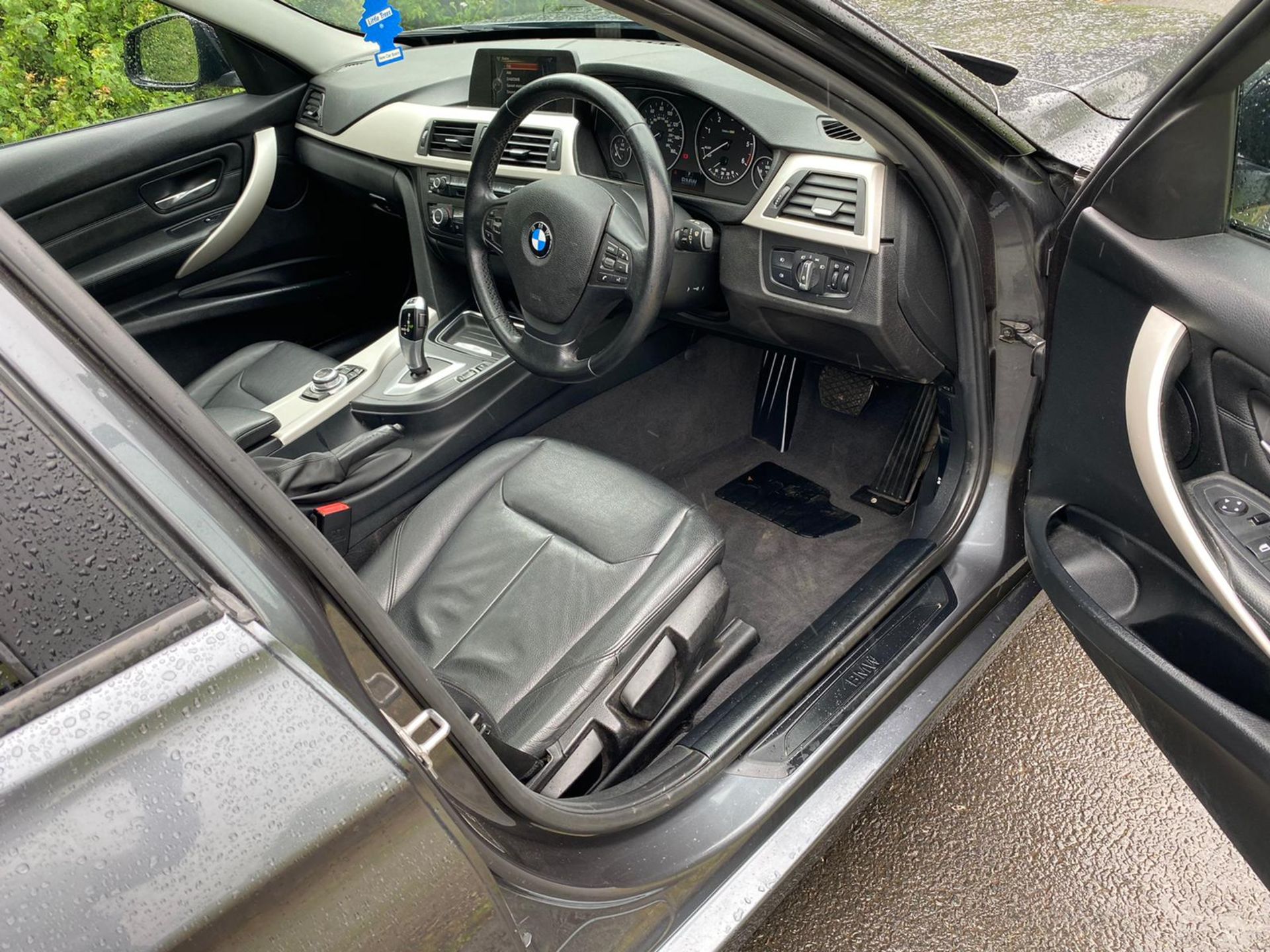 BMW 320D Touring Estate - Image 14 of 14