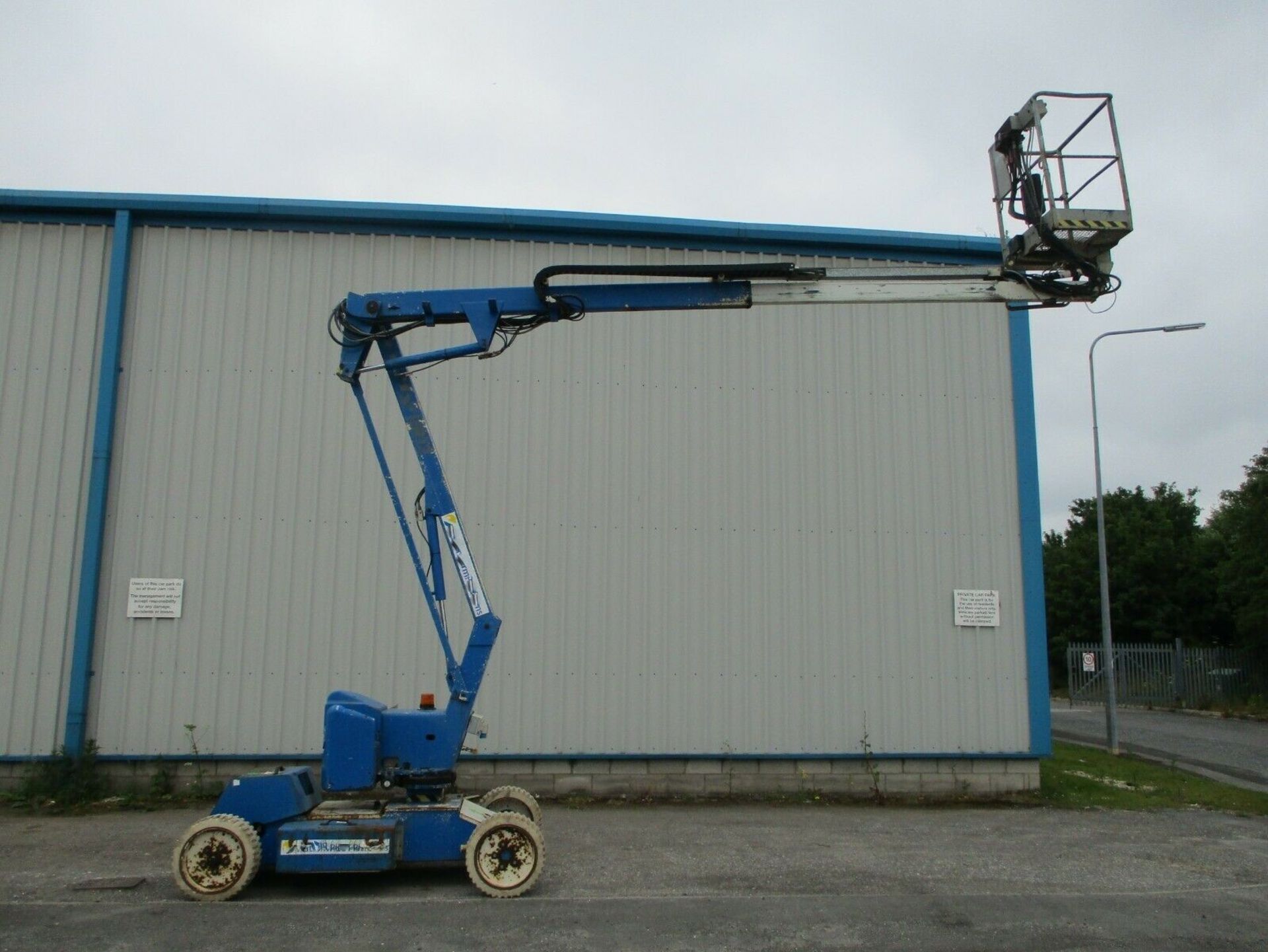 Nifty Lift HR12 Self Propelled Access Platform 2008 - Image 3 of 9