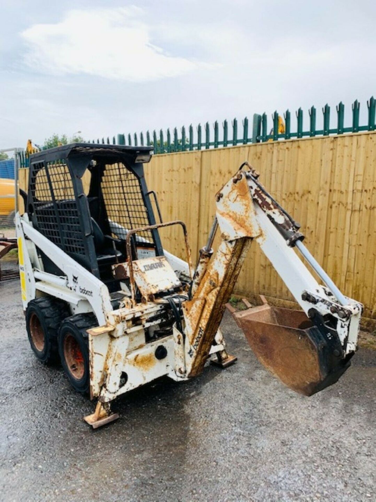 Bobcat 443 Skidsteer 2001 - Image 2 of 12