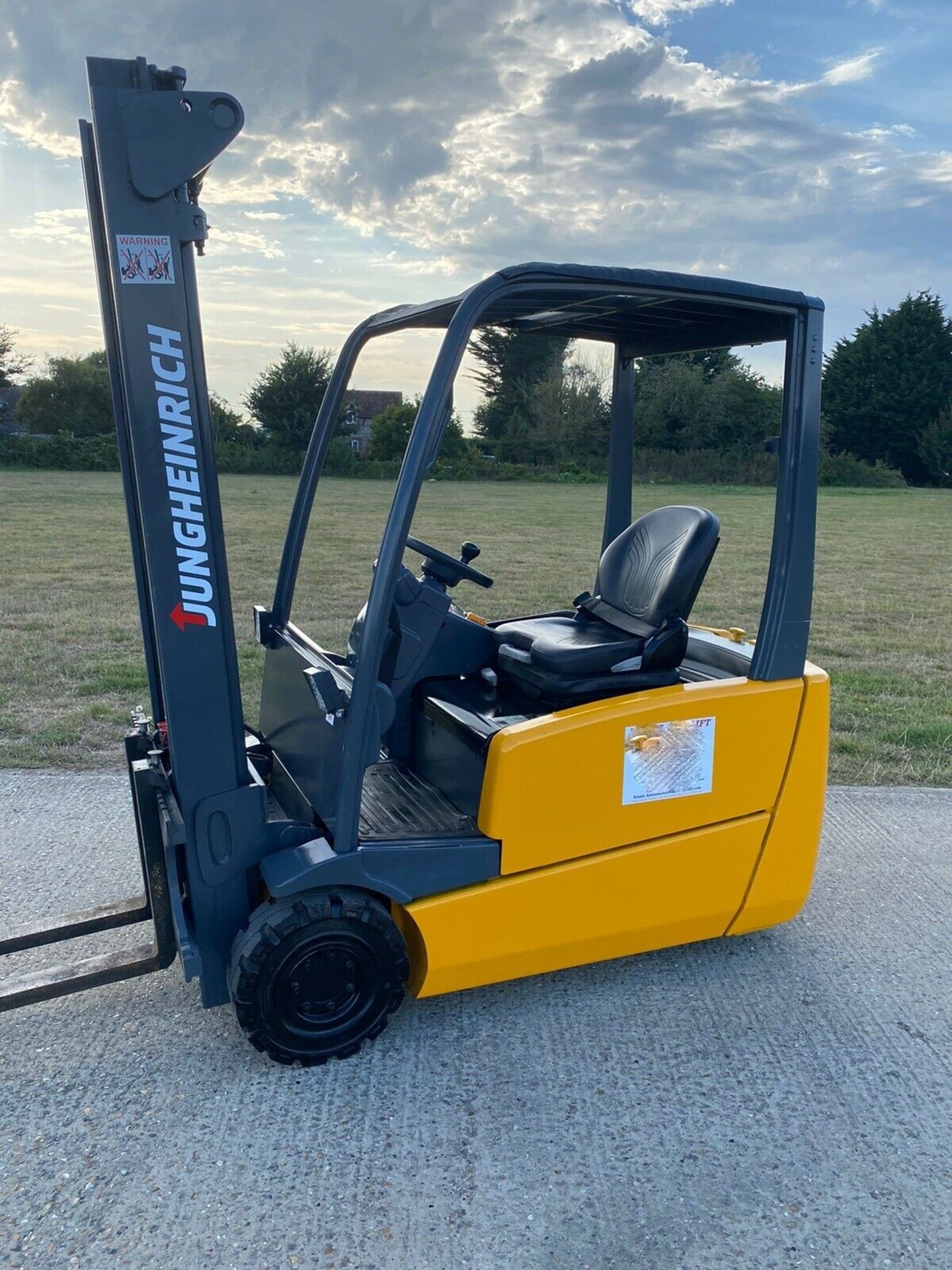 Jungheinrinch Electric Forklift