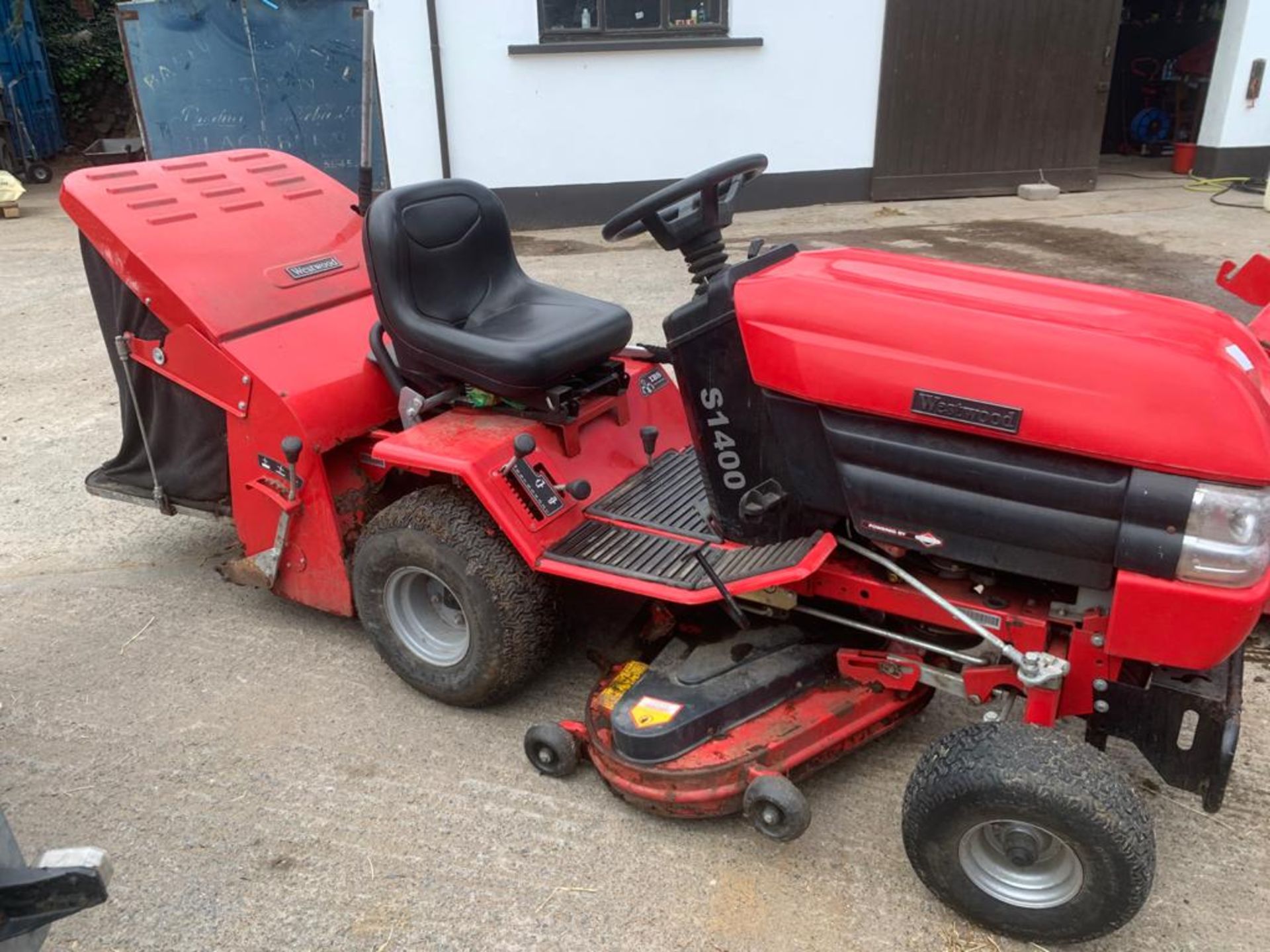 Westwood S1400 Petrol Ride On Mower - Image 4 of 5