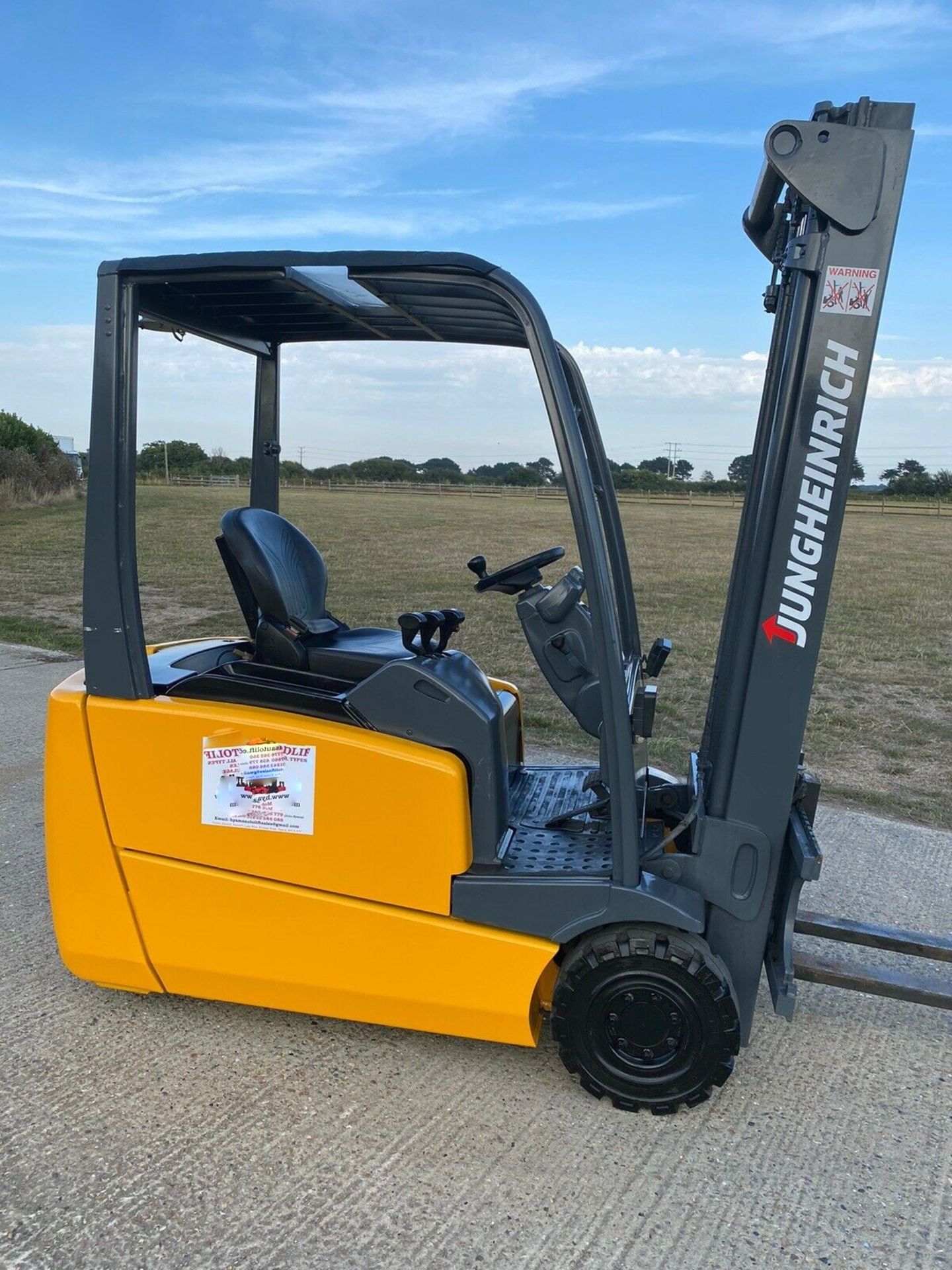 Jungheinrinch Electric Forklift - Image 3 of 5