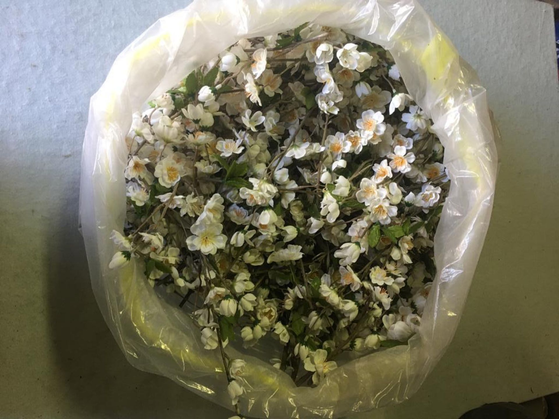 1 x 90 ltr bag of small pieces of Artificial White blossom - used but in good condition