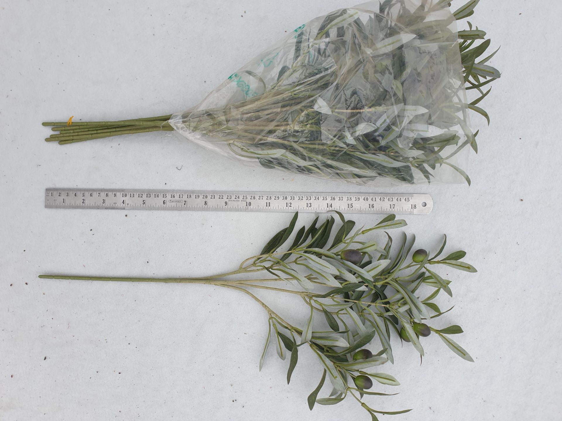 15 x 6 pieces of Artificial Olive foliage spray - small - Not used