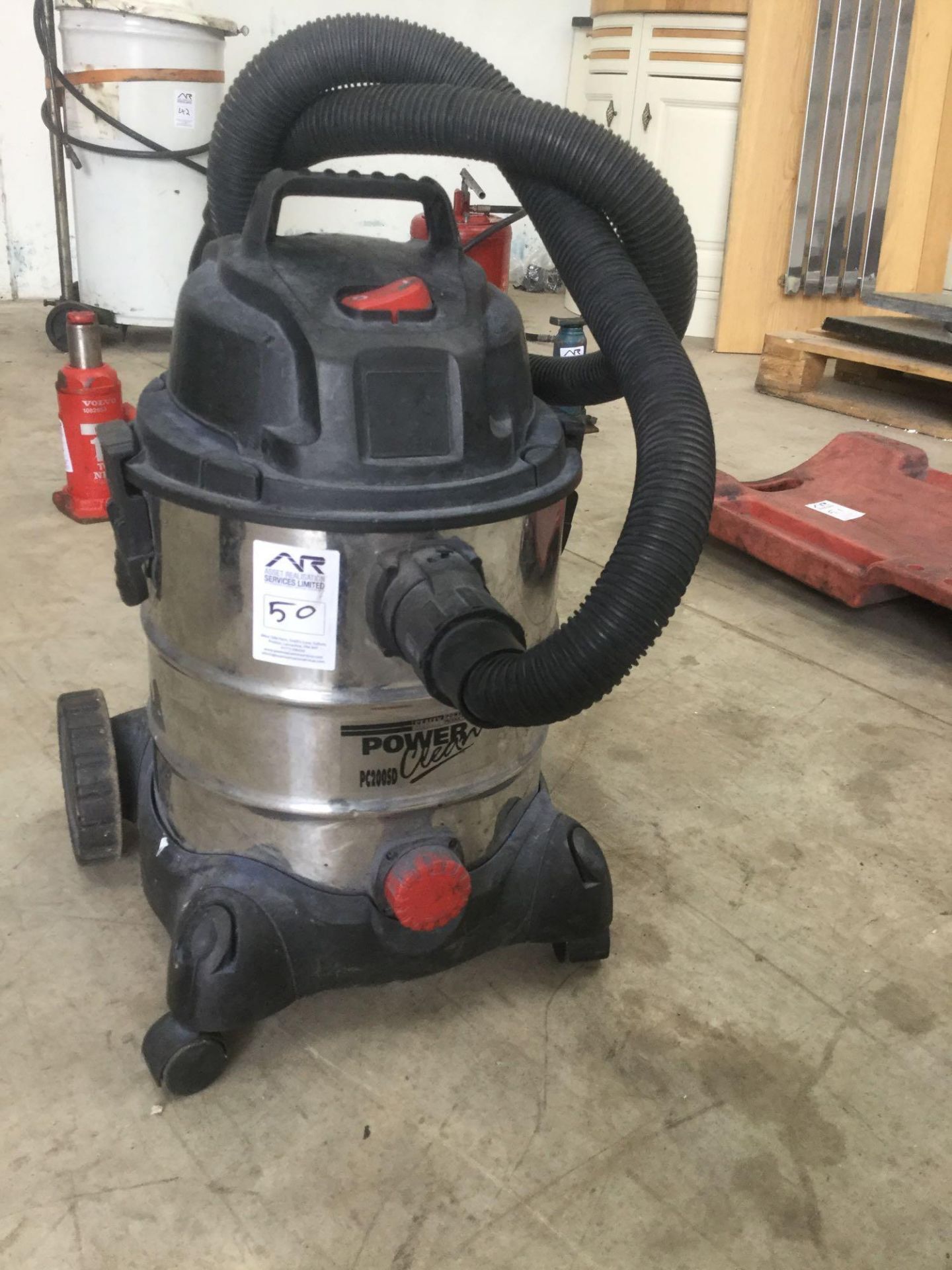 Power clean 240 volts Vacuum cleaner