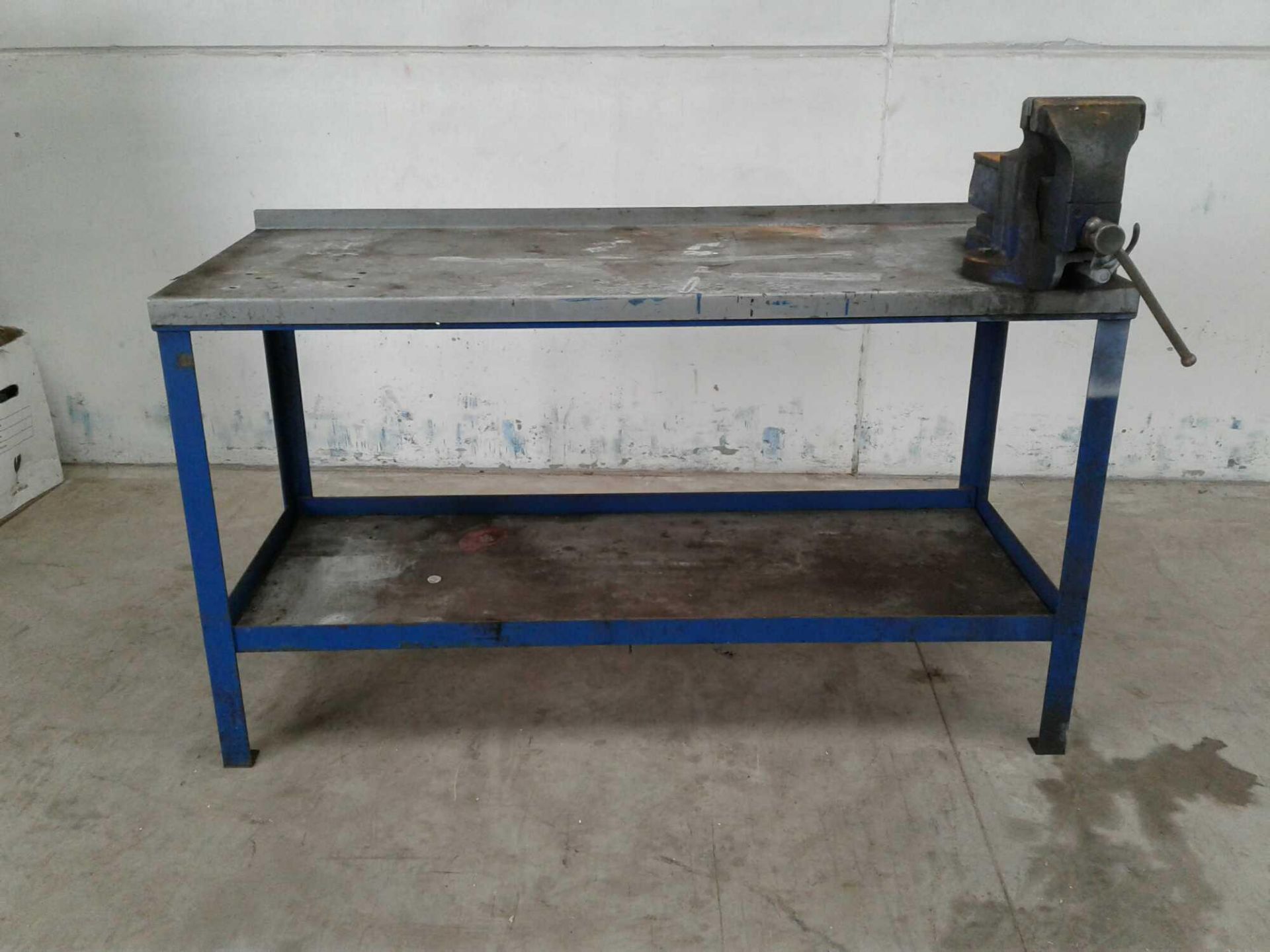 Steel work bench woth vice