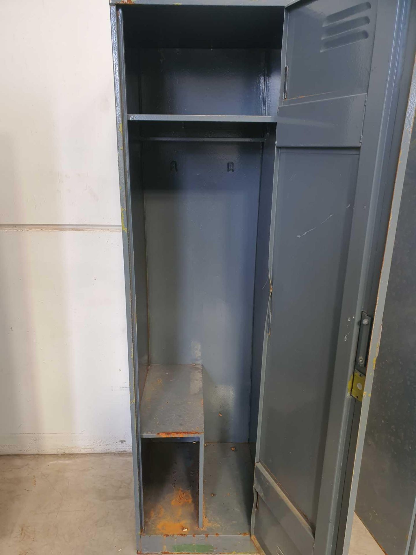 Lockers. H,183cm x l,55cm x w,47cm - Image 2 of 2