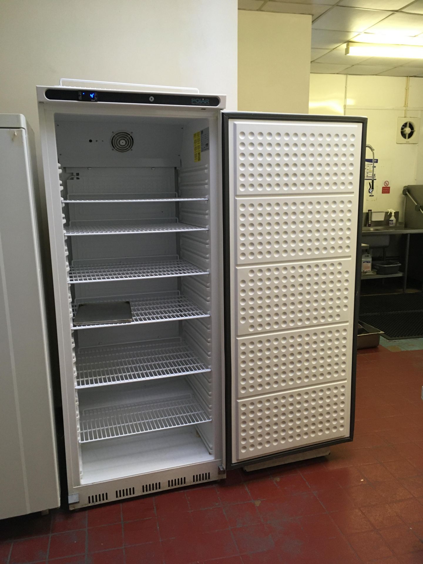 Polar CD614 Upright Fridge - Image 2 of 3