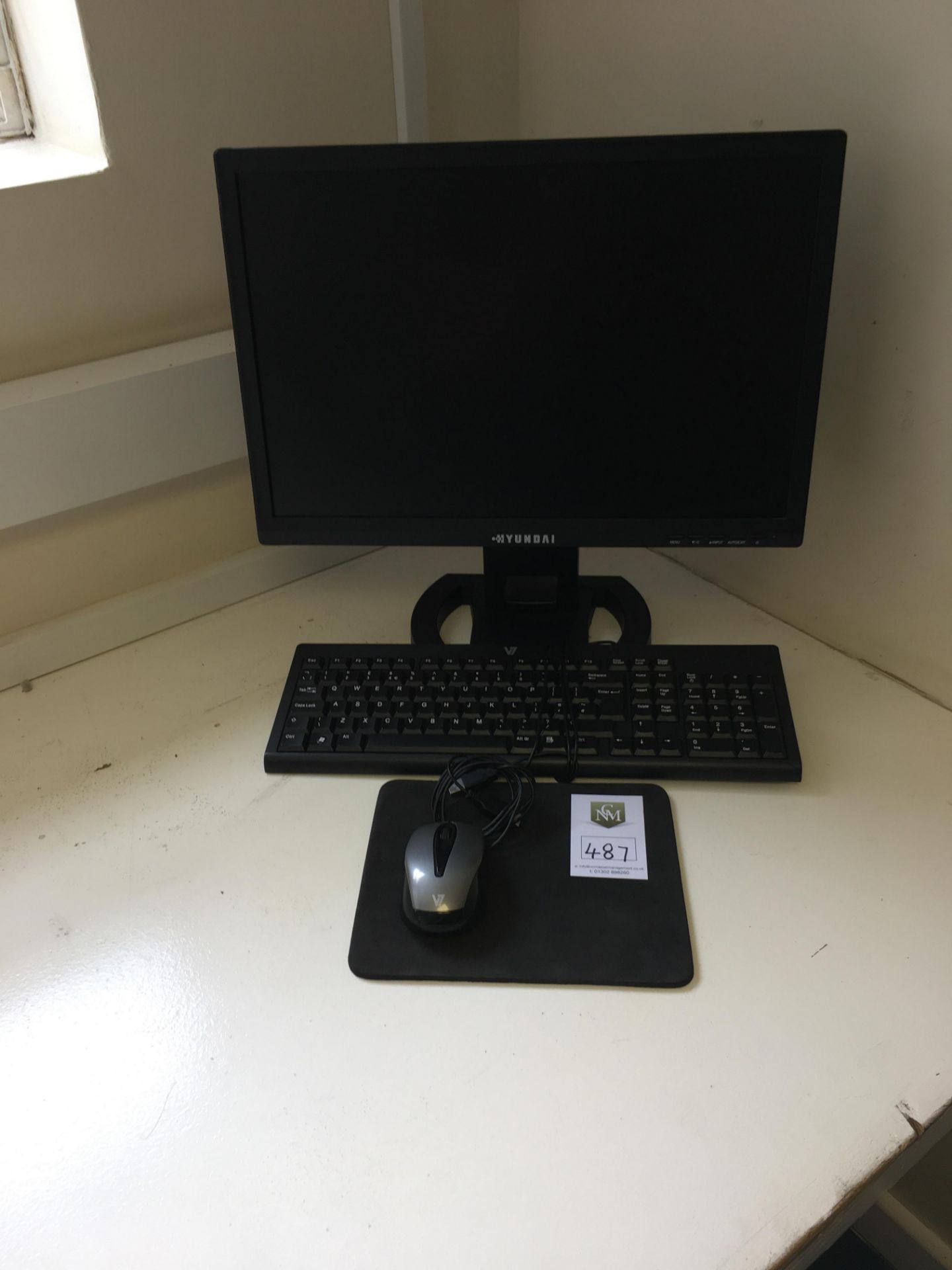 Hyundai P90WV monitor, V7 keyboard, V7 mouse, mouse mat