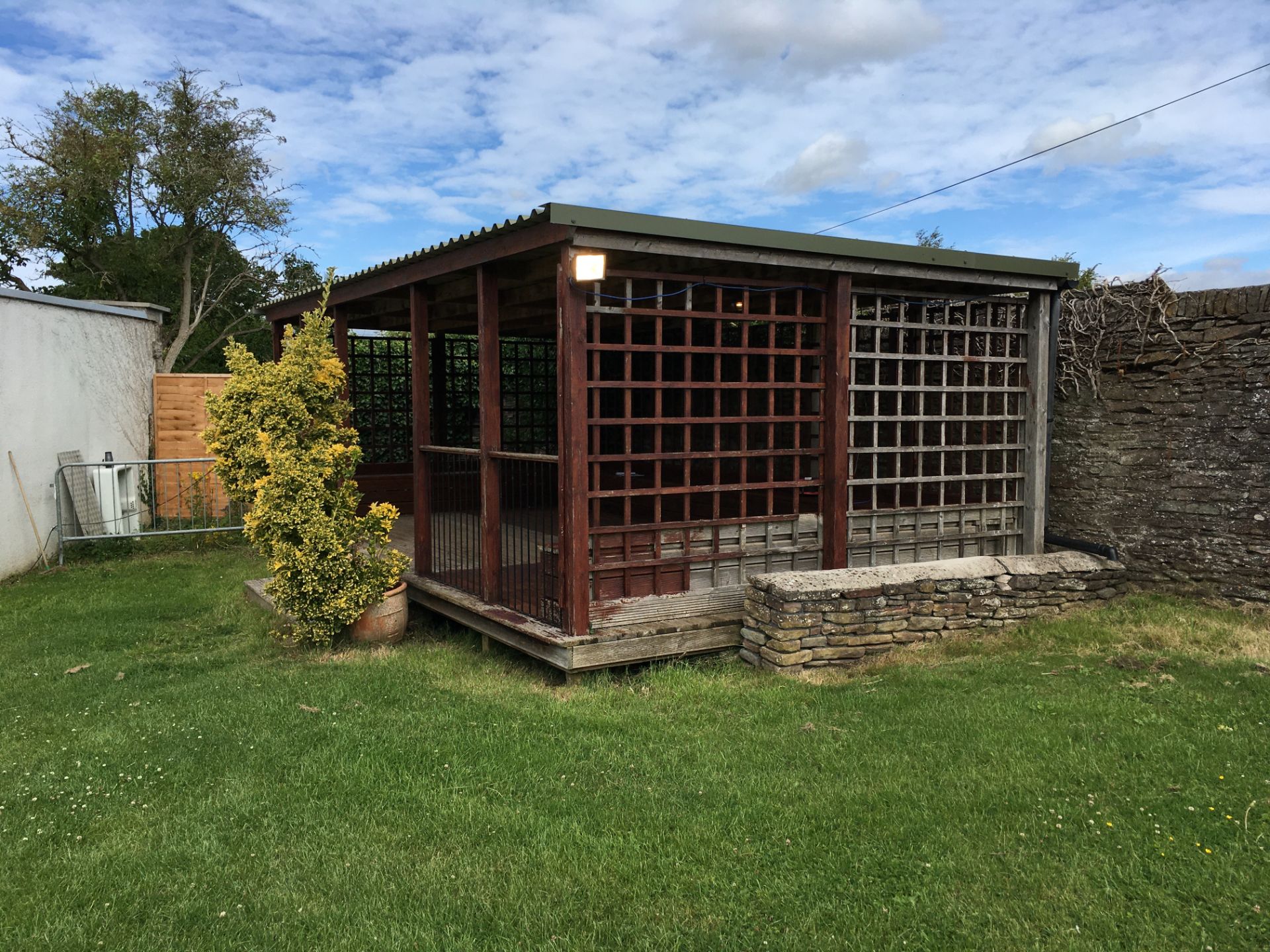 Bespoke timber frame al-fresco dining area with lattice panels to side walls, tubular steel railings - Image 3 of 5