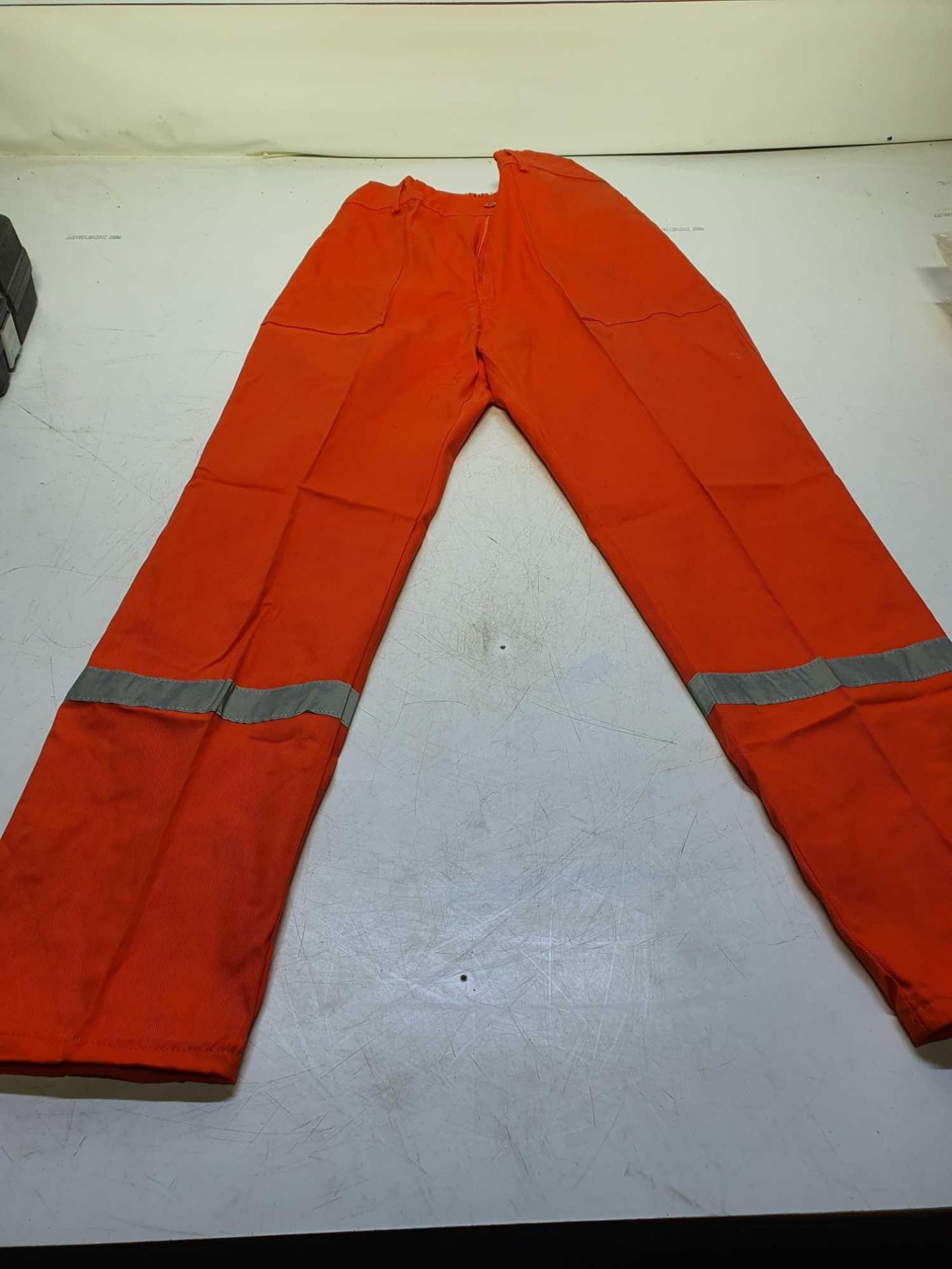 Size l orange reflector work pants x10 - Image 3 of 3