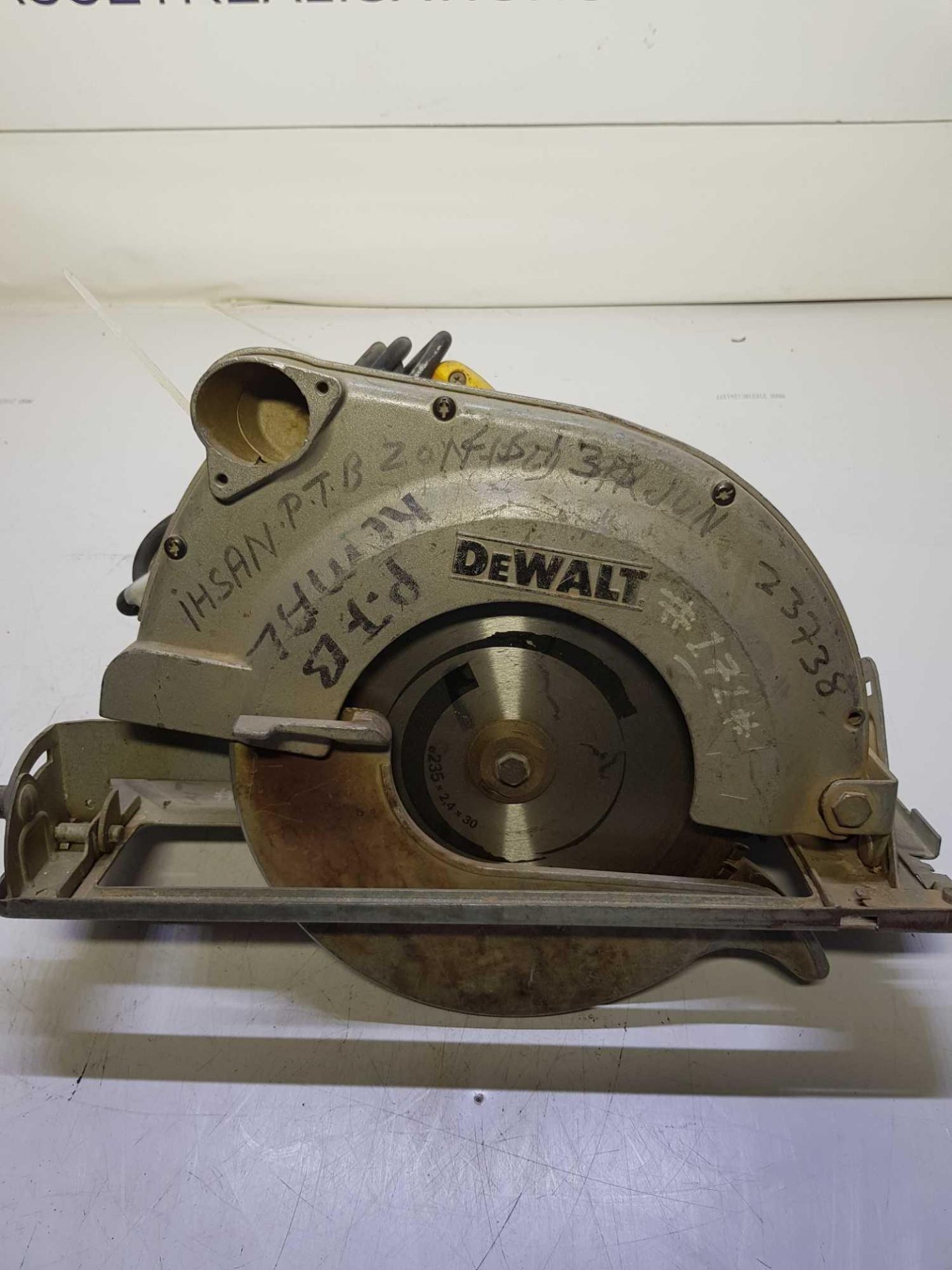 Dewault 110v circular saw