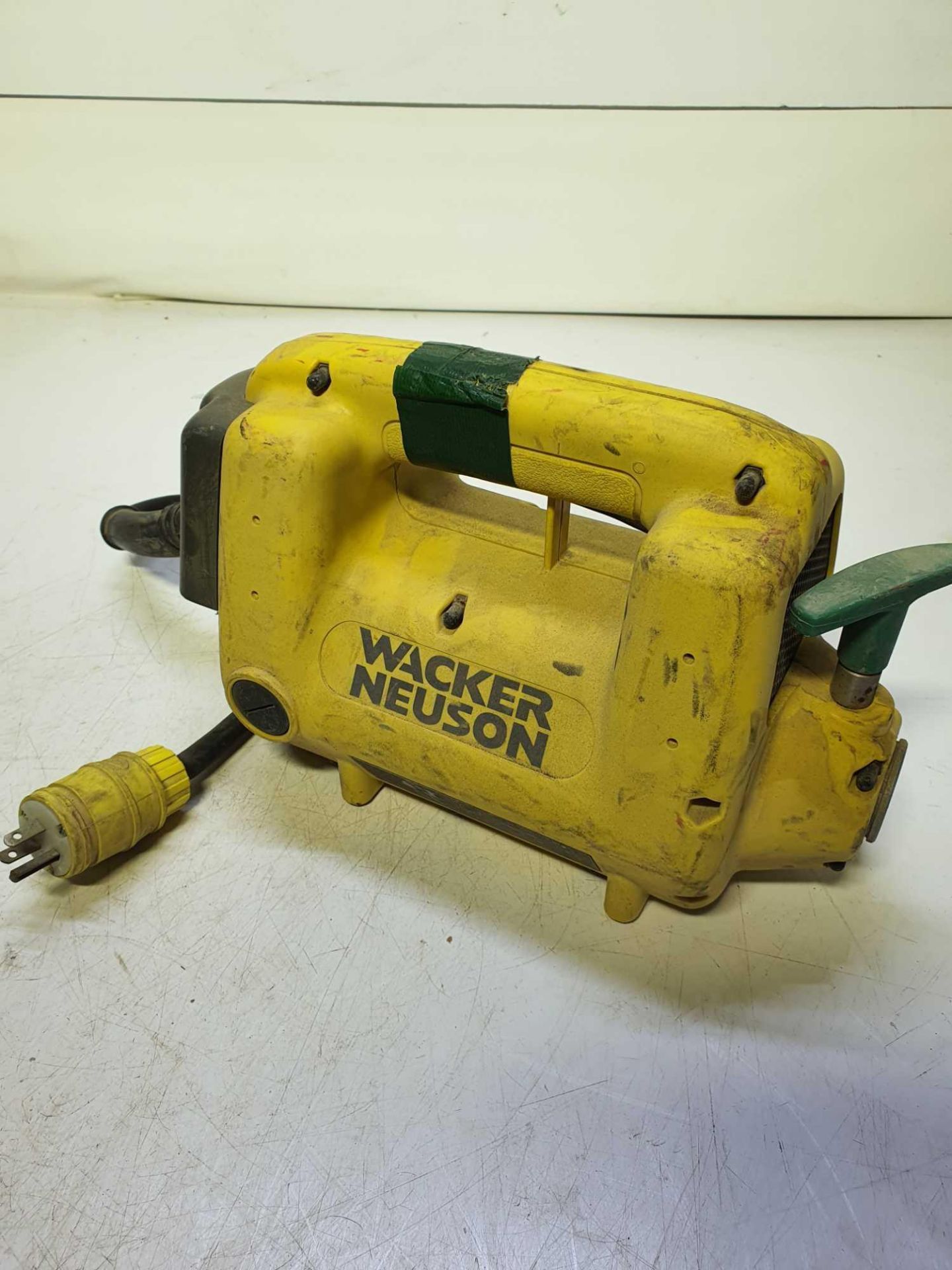 110v Wacker neuson concrete vibrating unit - Image 3 of 3