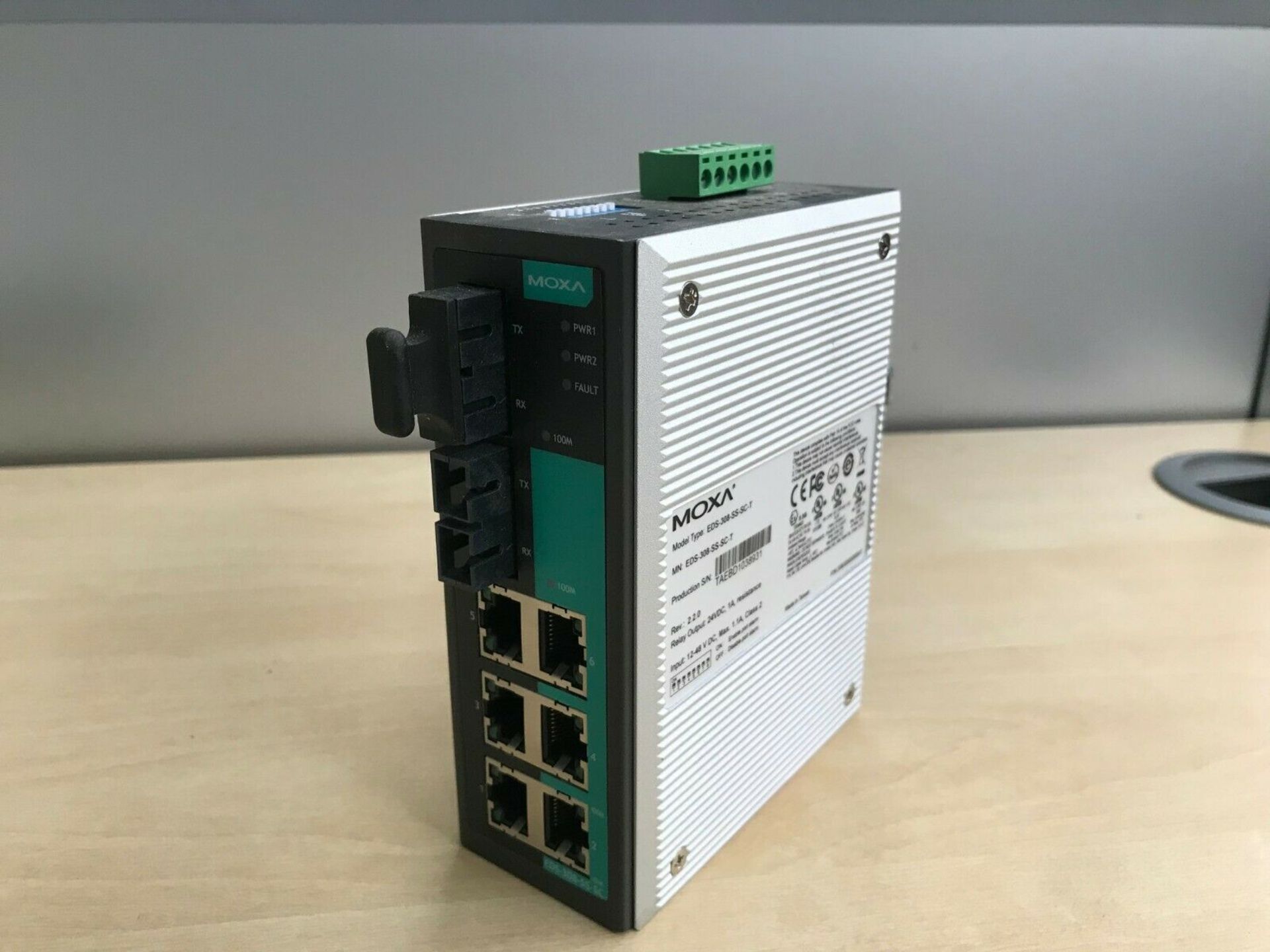 MOXA EDS-305-S-SC-T Industrial Unmanaged Ethernet Switch