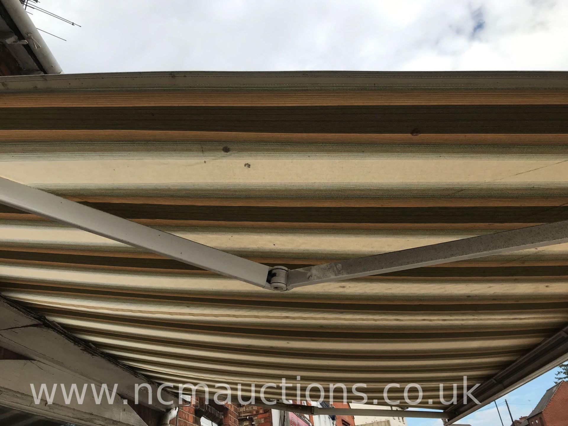 Manual Shop Awning - Image 2 of 4