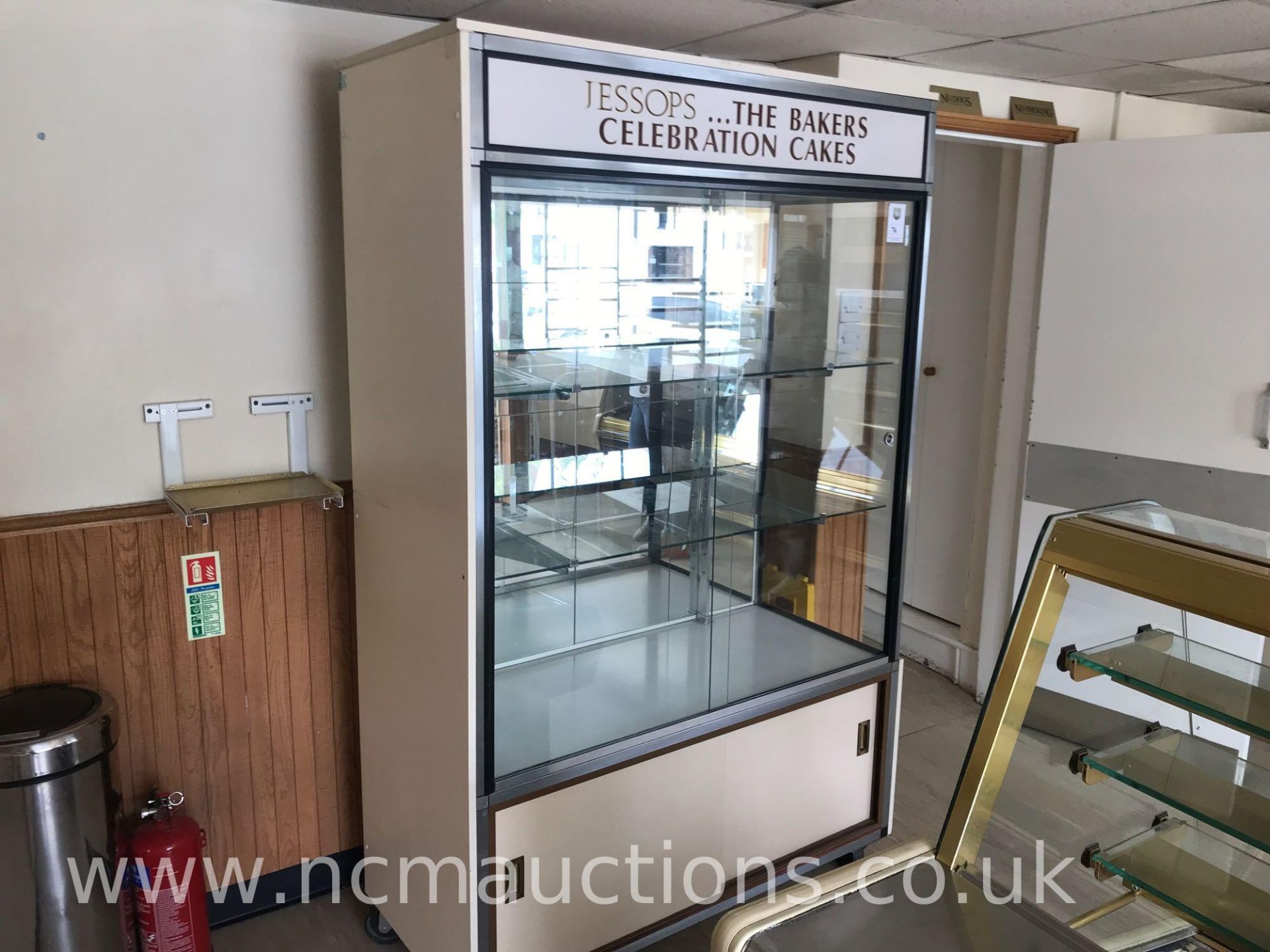 Glass Fronted Mirrored Display Cabinet - Image 2 of 3