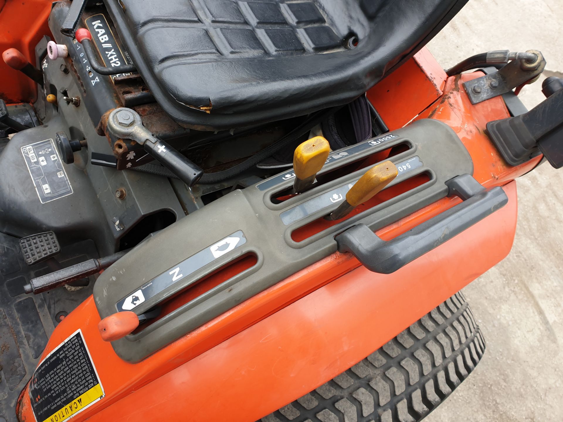 Kubota B1700 HST Compact Tractor - Image 7 of 12