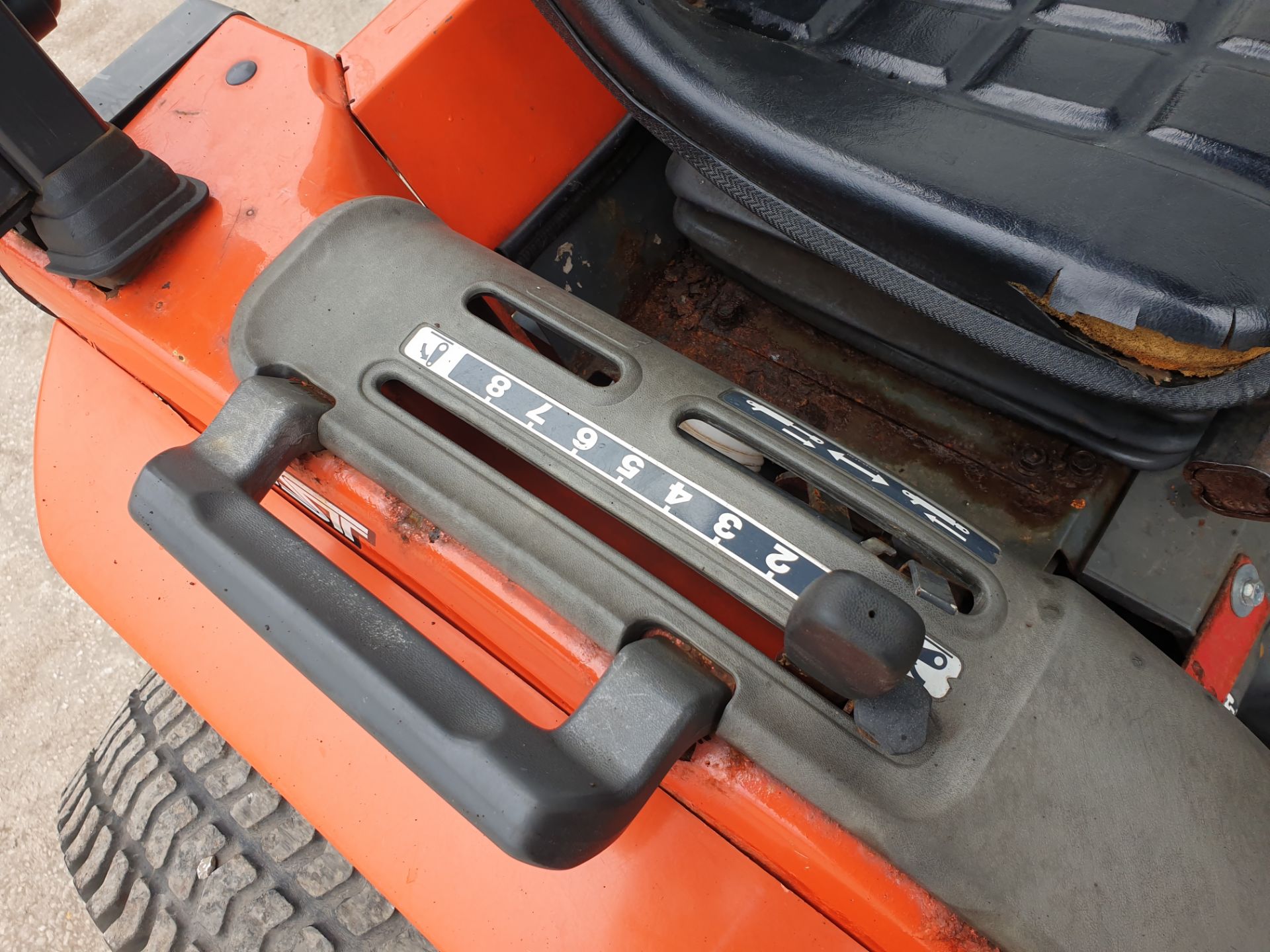 Kubota B1700 HST Compact Tractor - Image 7 of 12