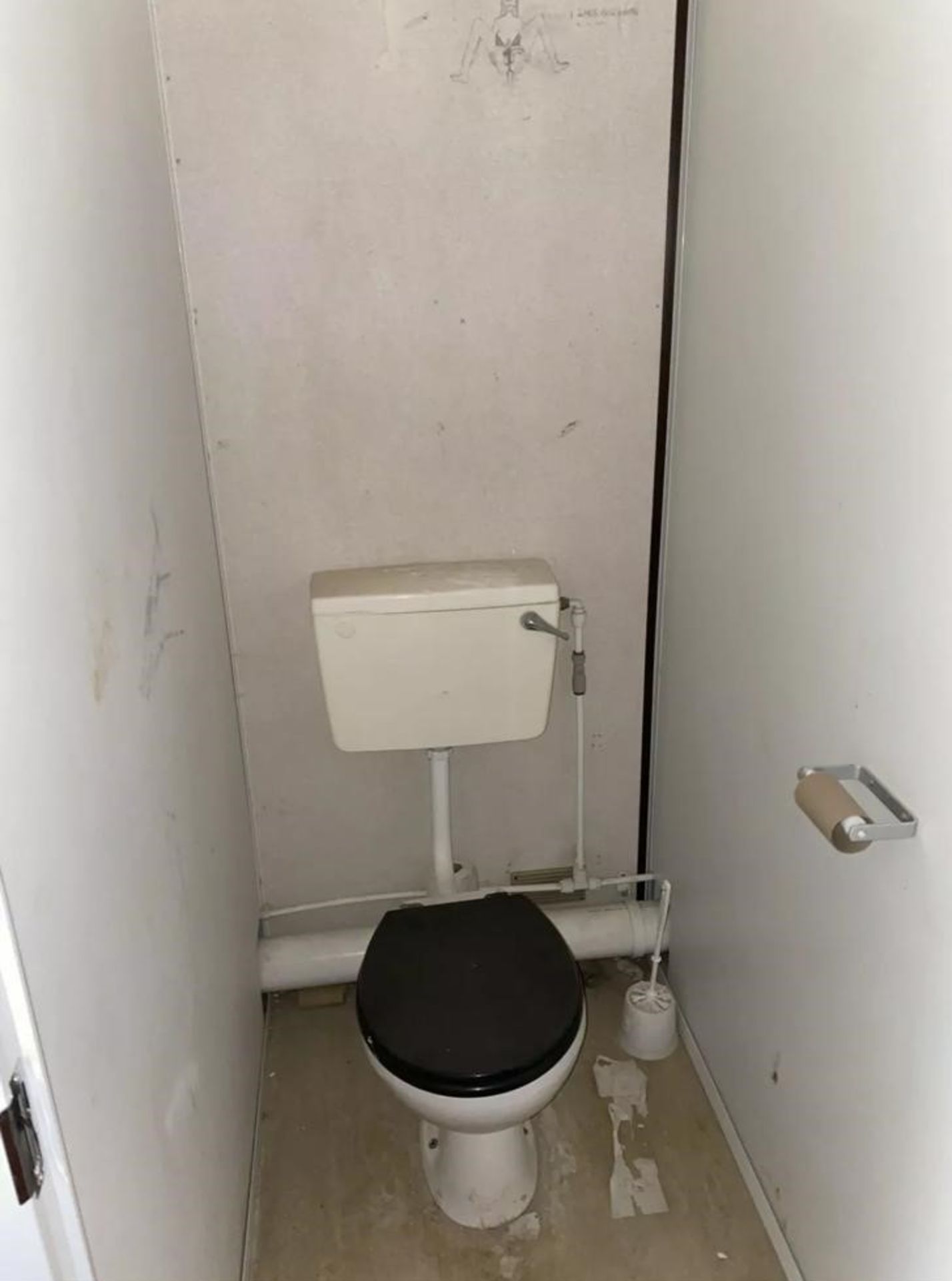 Bay Toilet Block 21ft - Image 9 of 9