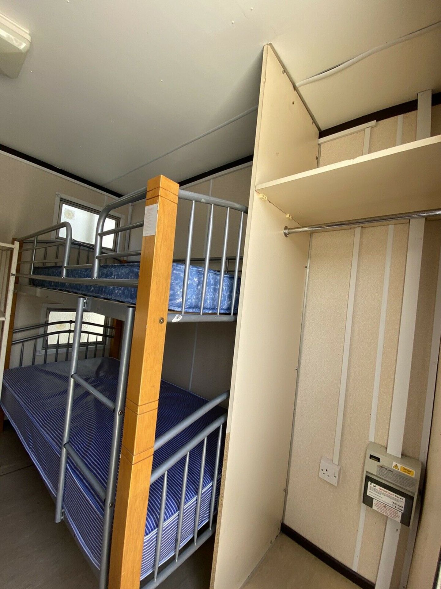 10 Man Sleeper Cabin - Image 7 of 12