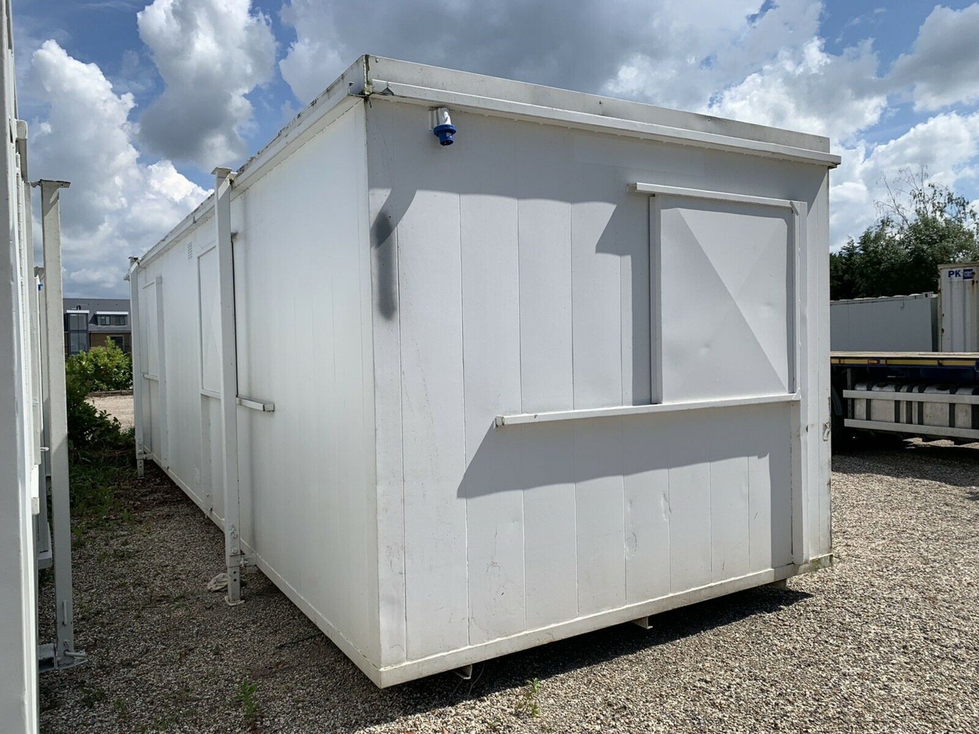 Anti Vandal Steel Portable Office 32ft x 10ft - Image 5 of 5