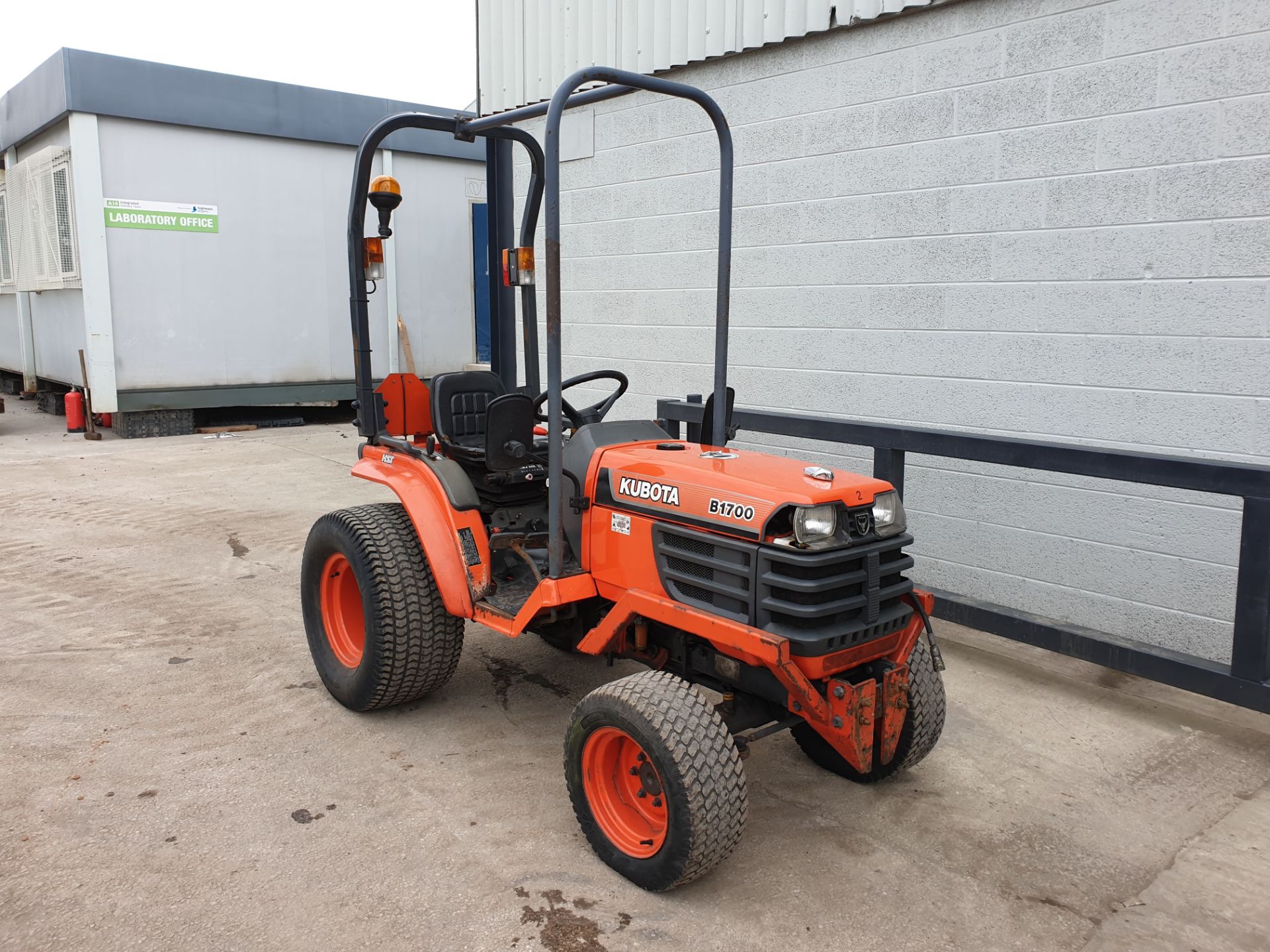 Kubota B1700 HST Compact Tractor - Image 2 of 12