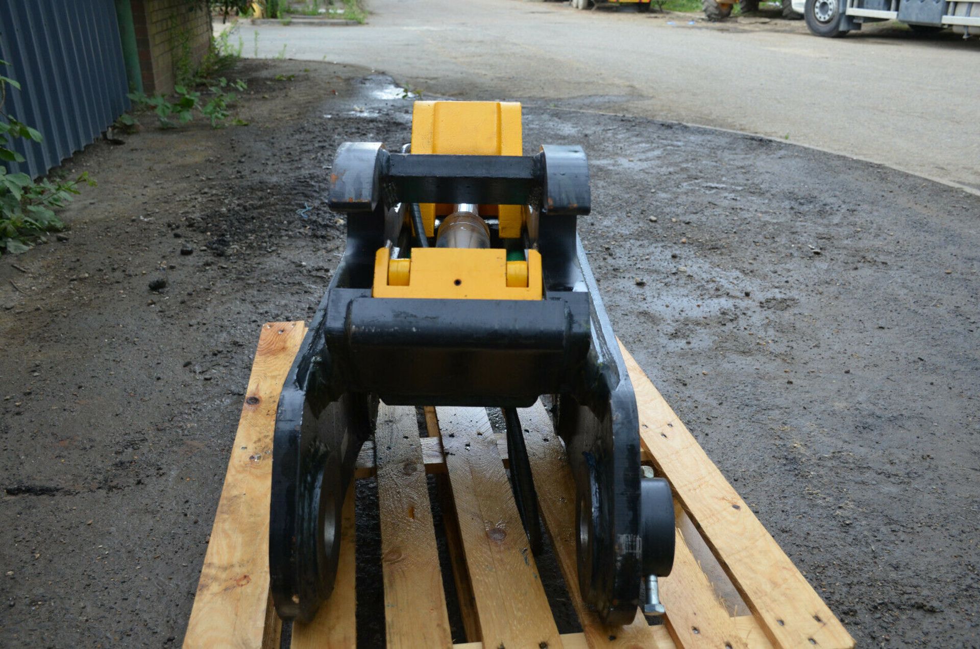 JCB Hydraulic Quick Hitch - Image 3 of 6