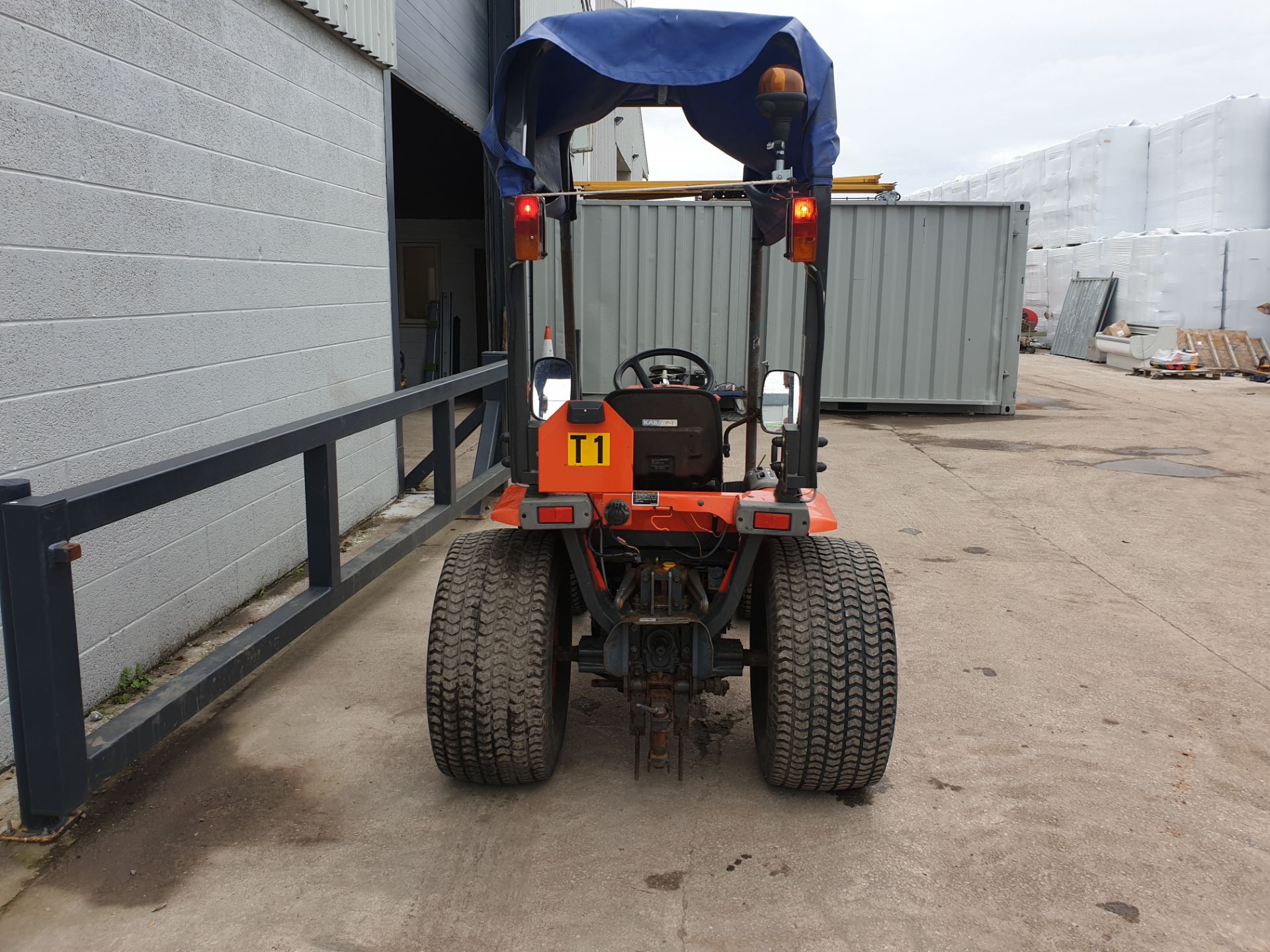 Kubota B1700 HST Compact Tractor - Image 3 of 12