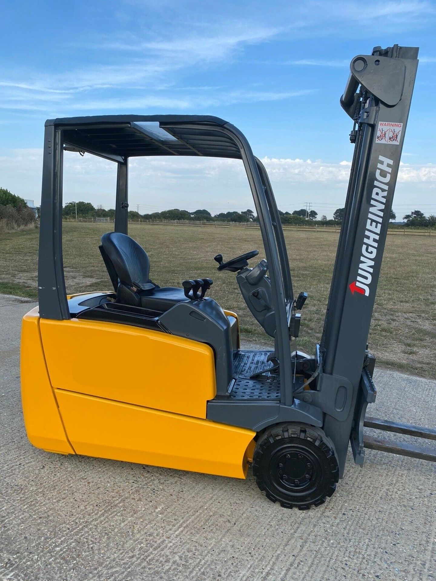 Junghinrinch 1.6 Electric Forklift - Image 3 of 5