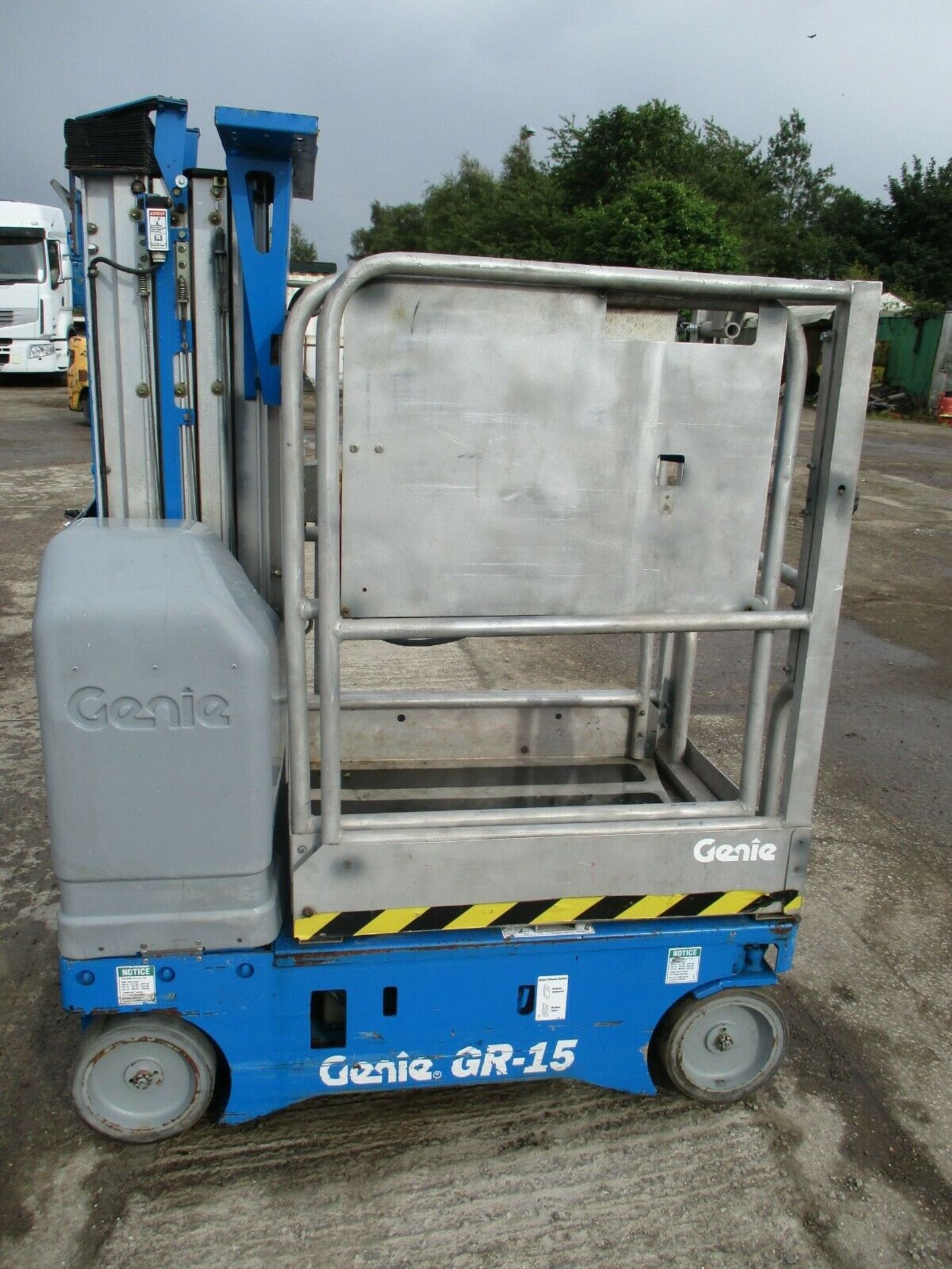 Genie GR 15 Scissor Lift Access Platform