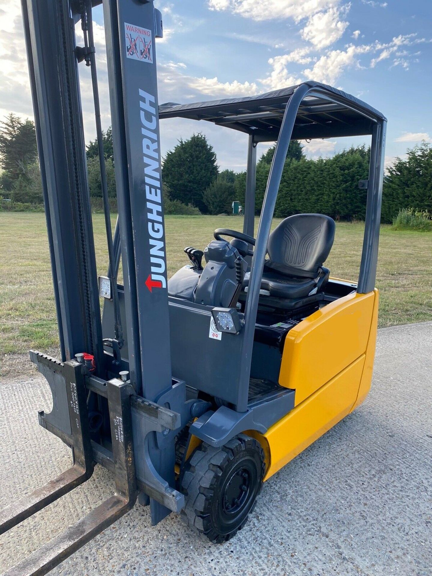 Junghinrinch 1.6 Electric Forklift - Image 5 of 5