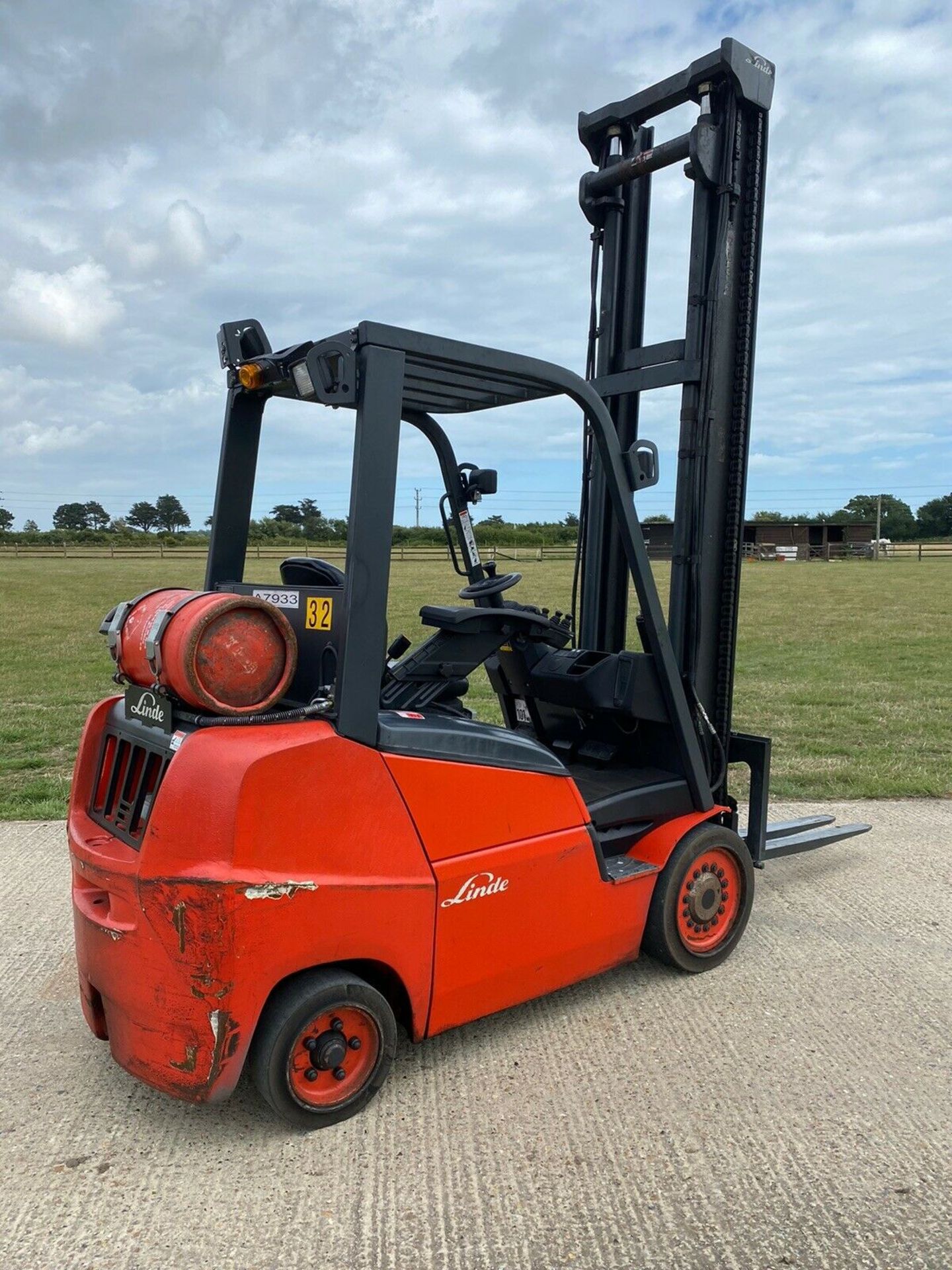 Linde H32 Gas forklift truck Compact Truck - Image 4 of 5
