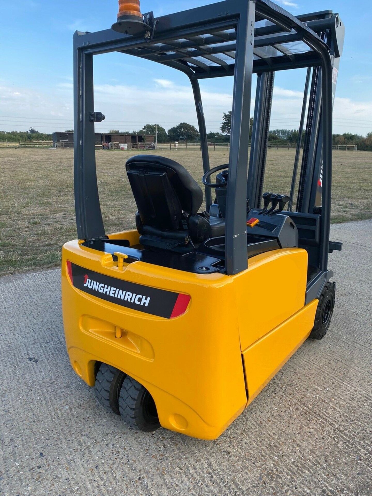 Junghinrinch 1.6 Electric Forklift - Image 4 of 5