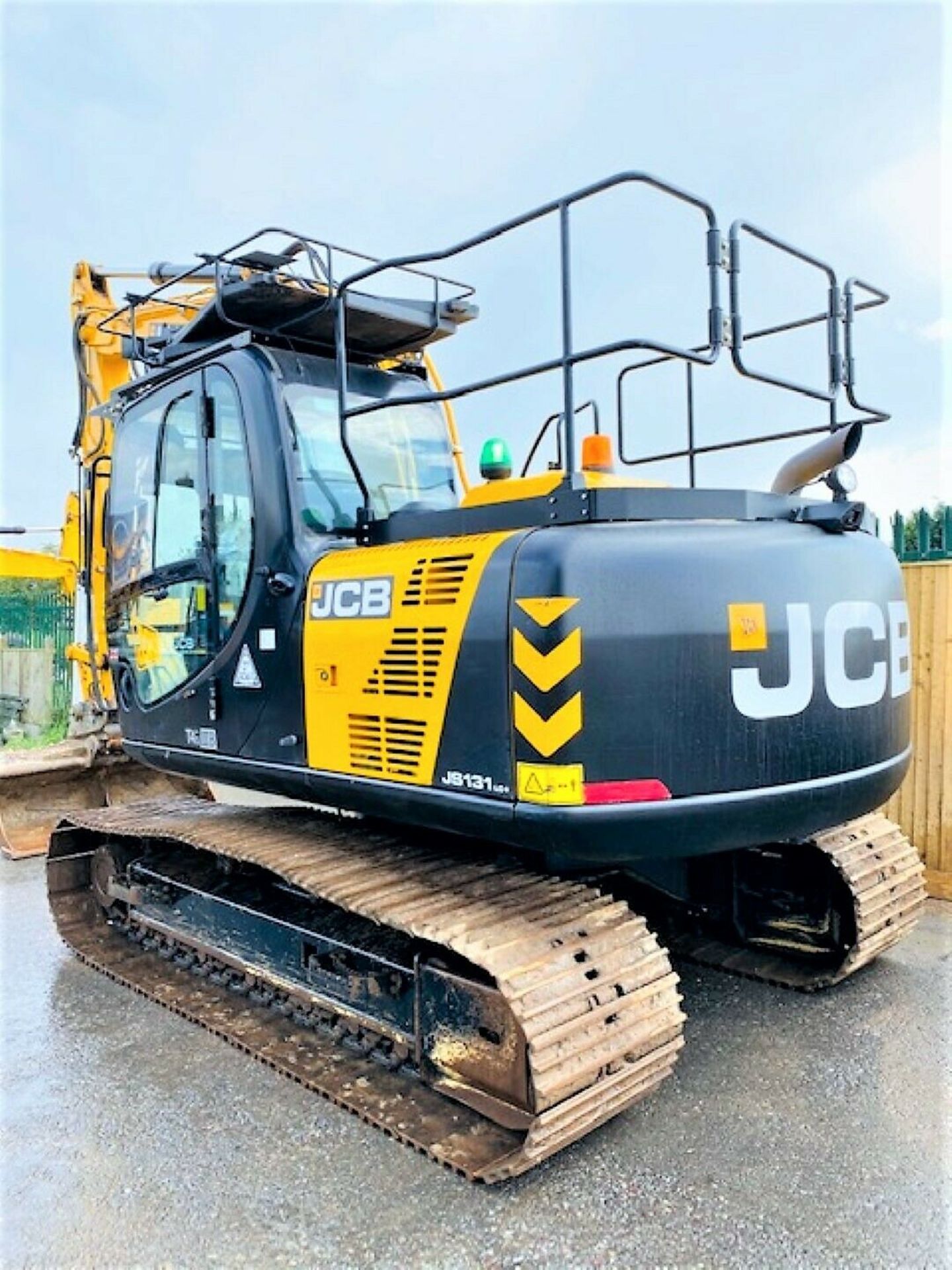 JCB JS131 LC Excavator / Digger (2018) - Image 6 of 12