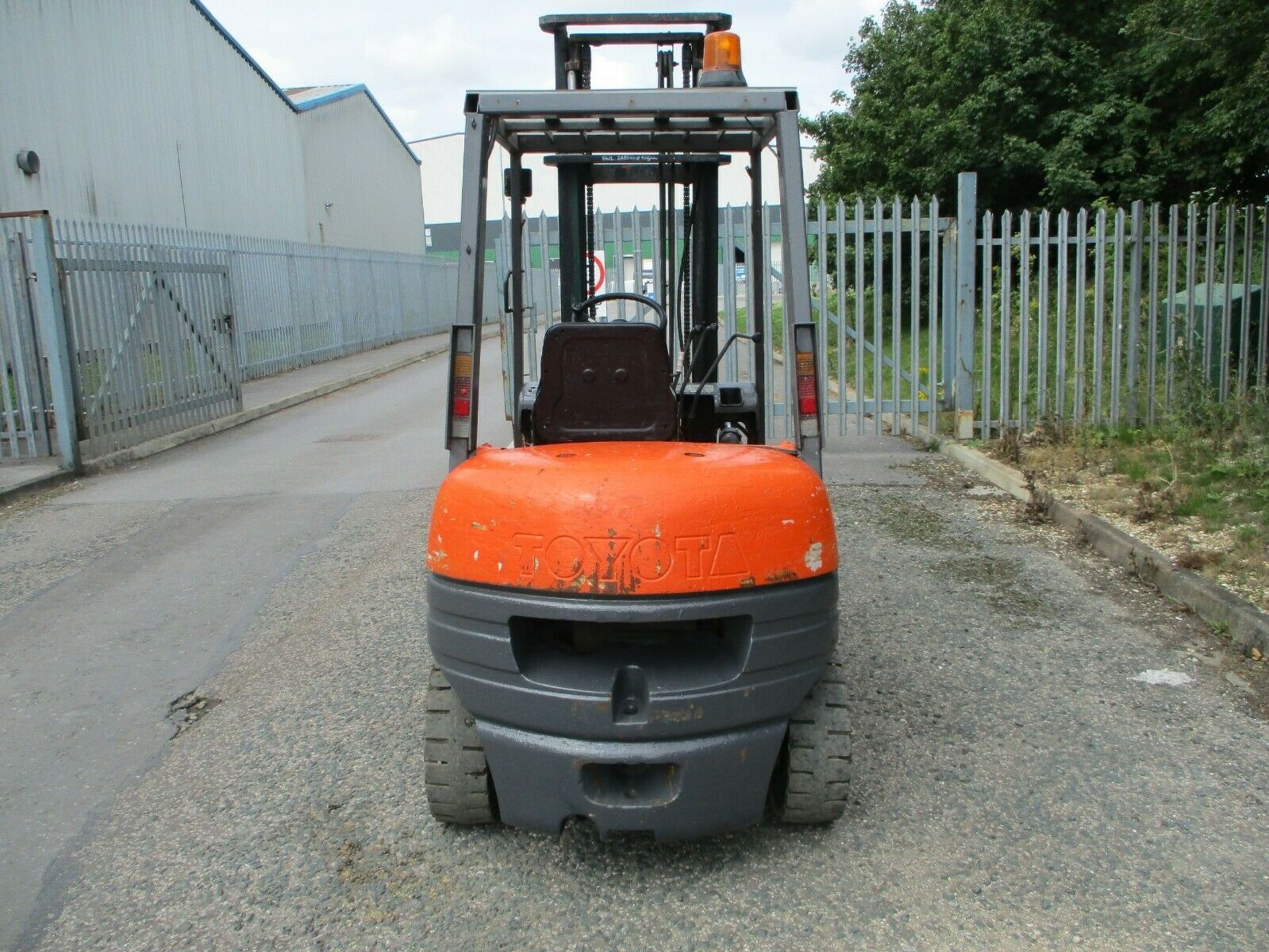 Toyota 6FD25 Forklift 2.5 Ton. Toyota diesel engineSideshiftIn daily useWeighs about 4000 kg - Image 4 of 9