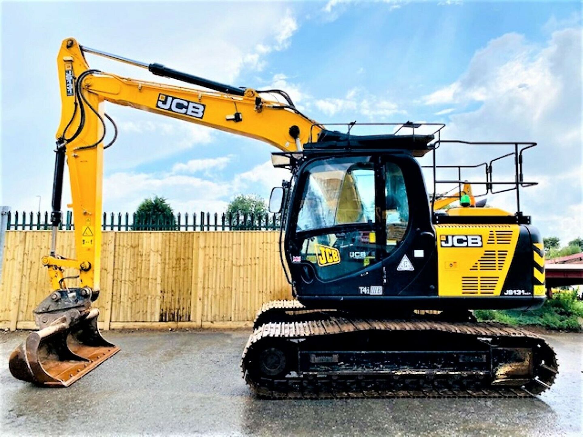 JCB JS131 LC Excavator / Digger (2018)