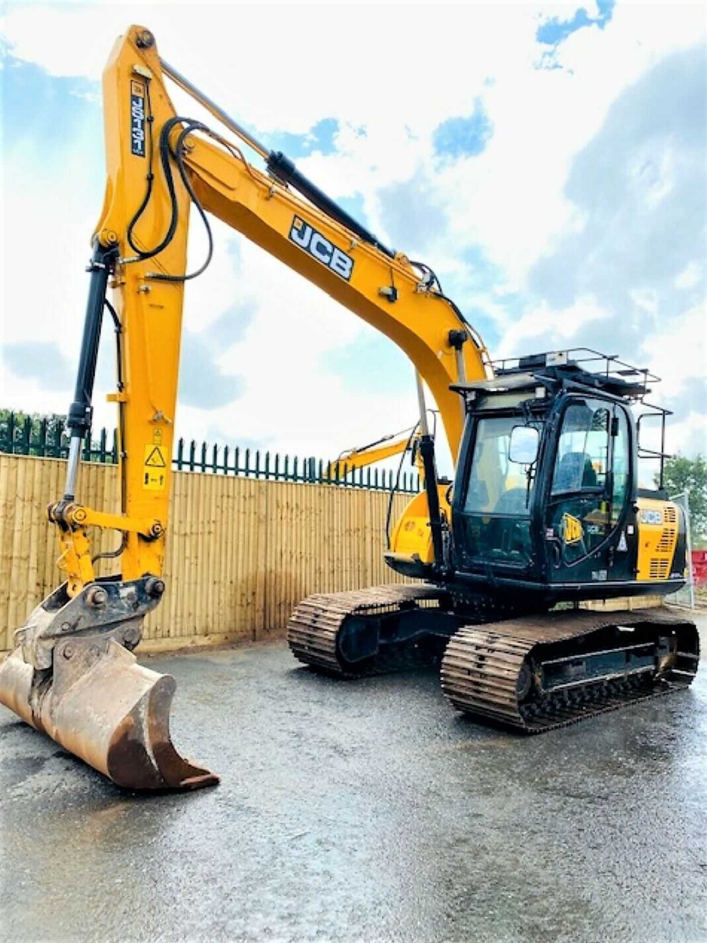 JCB JS131 LC Excavator / Digger (2018) - Image 4 of 12