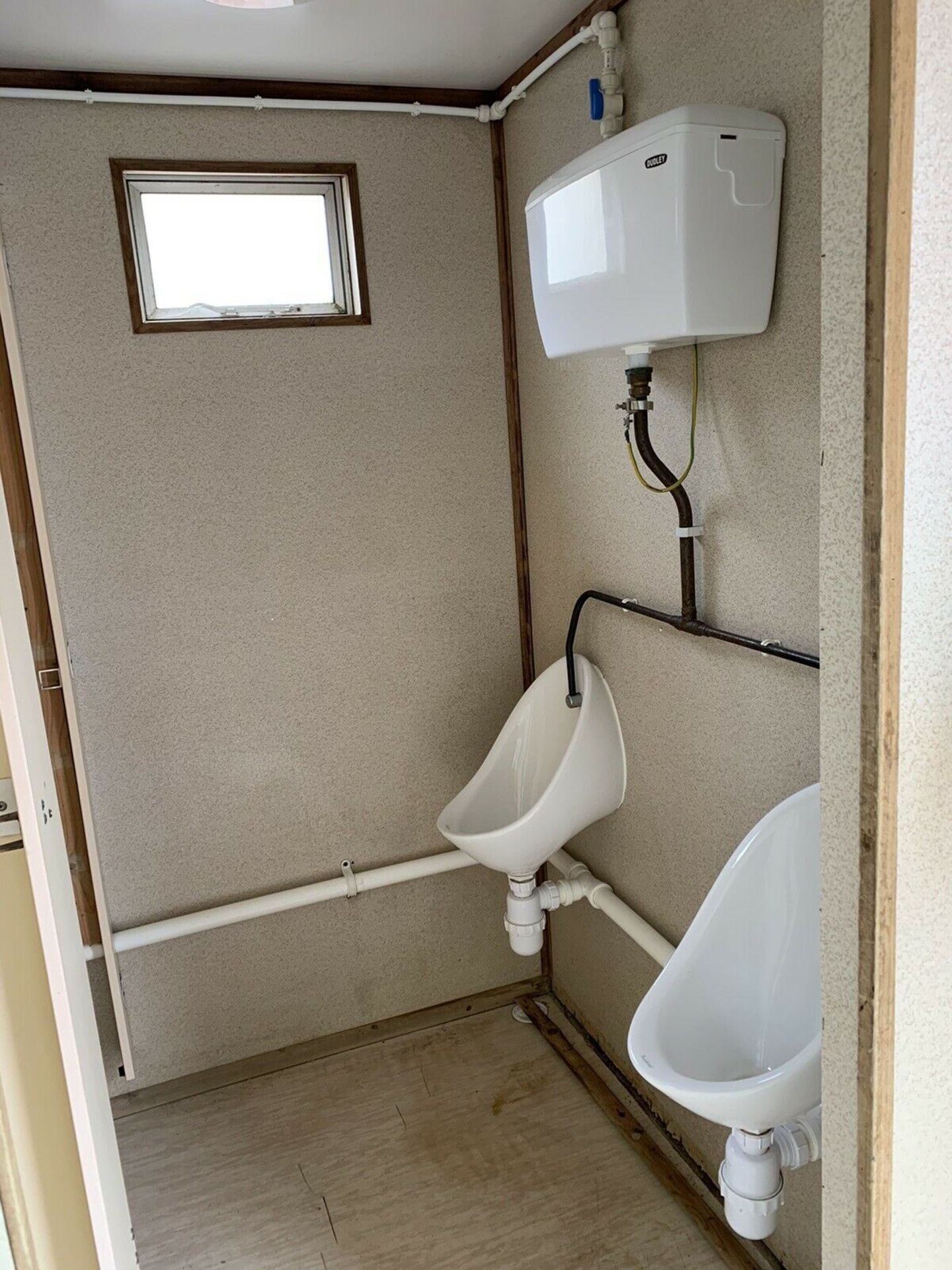Portable Shower Drying Room With Toilets - Image 8 of 11