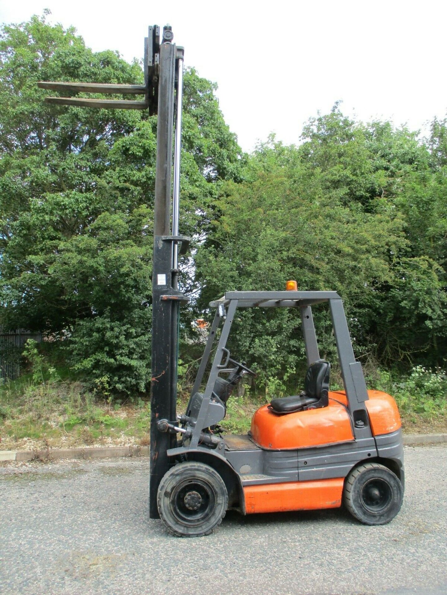 Toyota 6FD25 Forklift 2.5 Ton. Toyota diesel engineSideshiftIn daily useWeighs about 4000 kg - Image 8 of 9