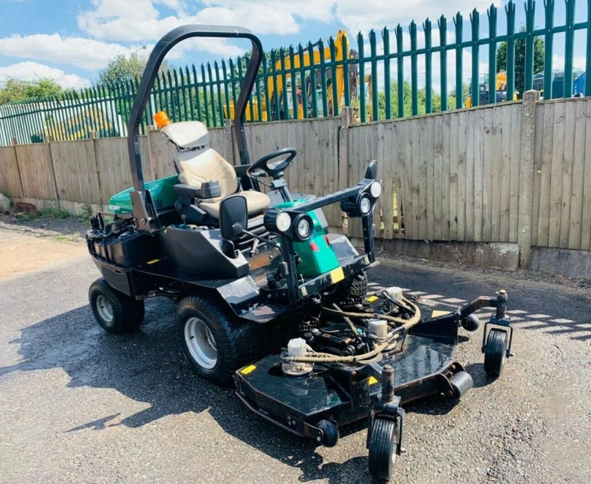 Ransomes HR3300T Rotary Mower (2009) - Image 3 of 7