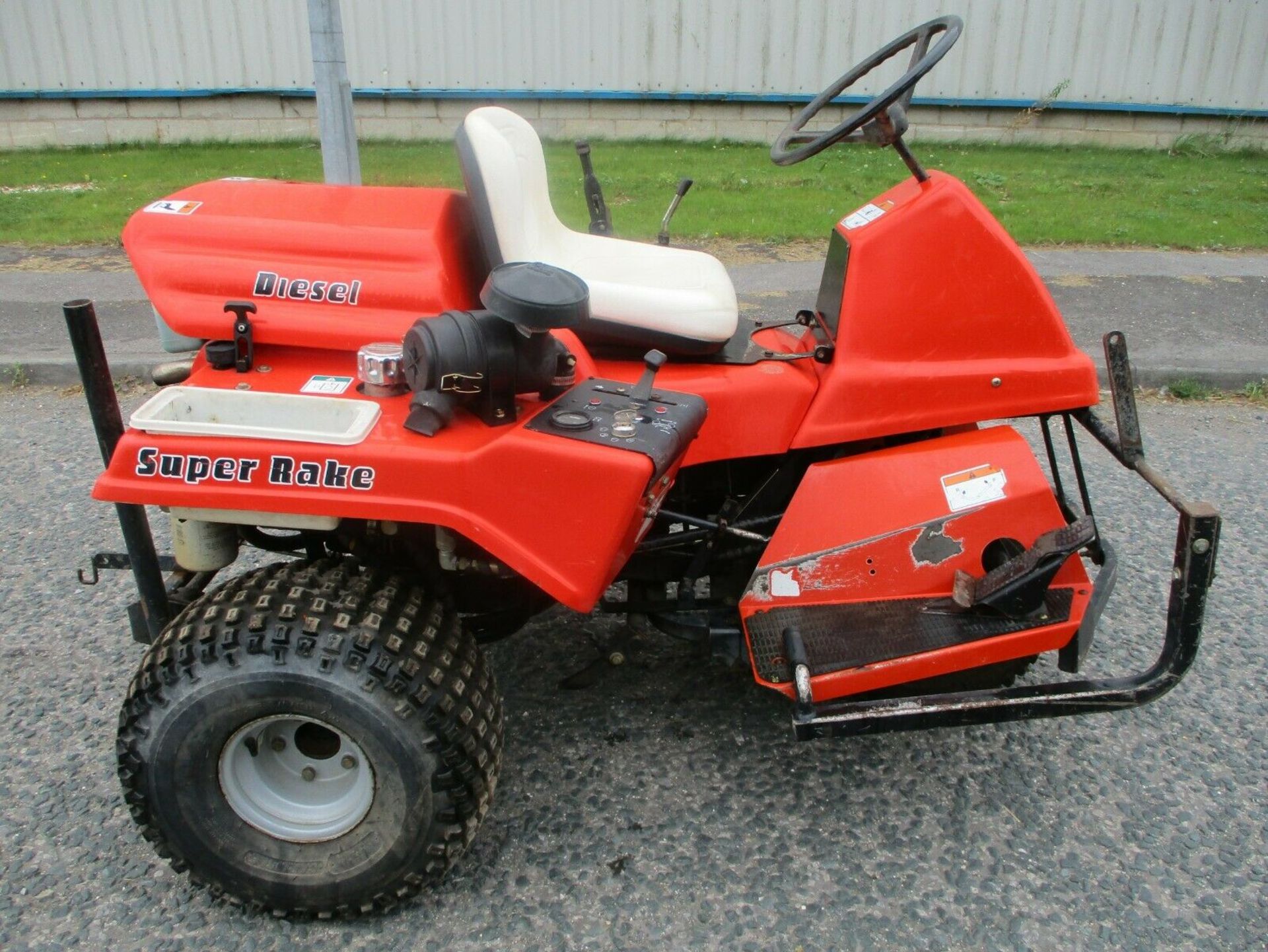 Smithco Sand Rake Compact Tractor - Image 5 of 10