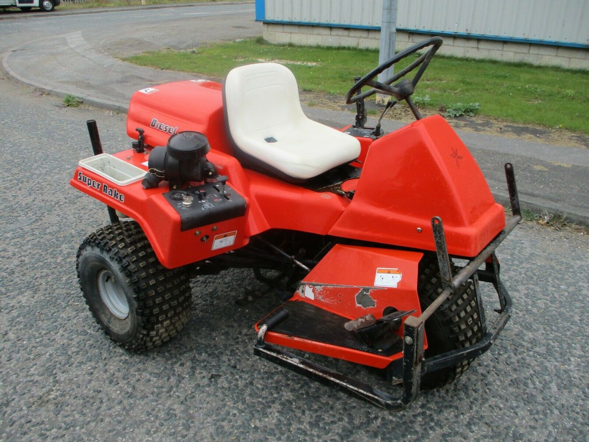 Smithco Sand Rake Compact Tractor - Image 4 of 10