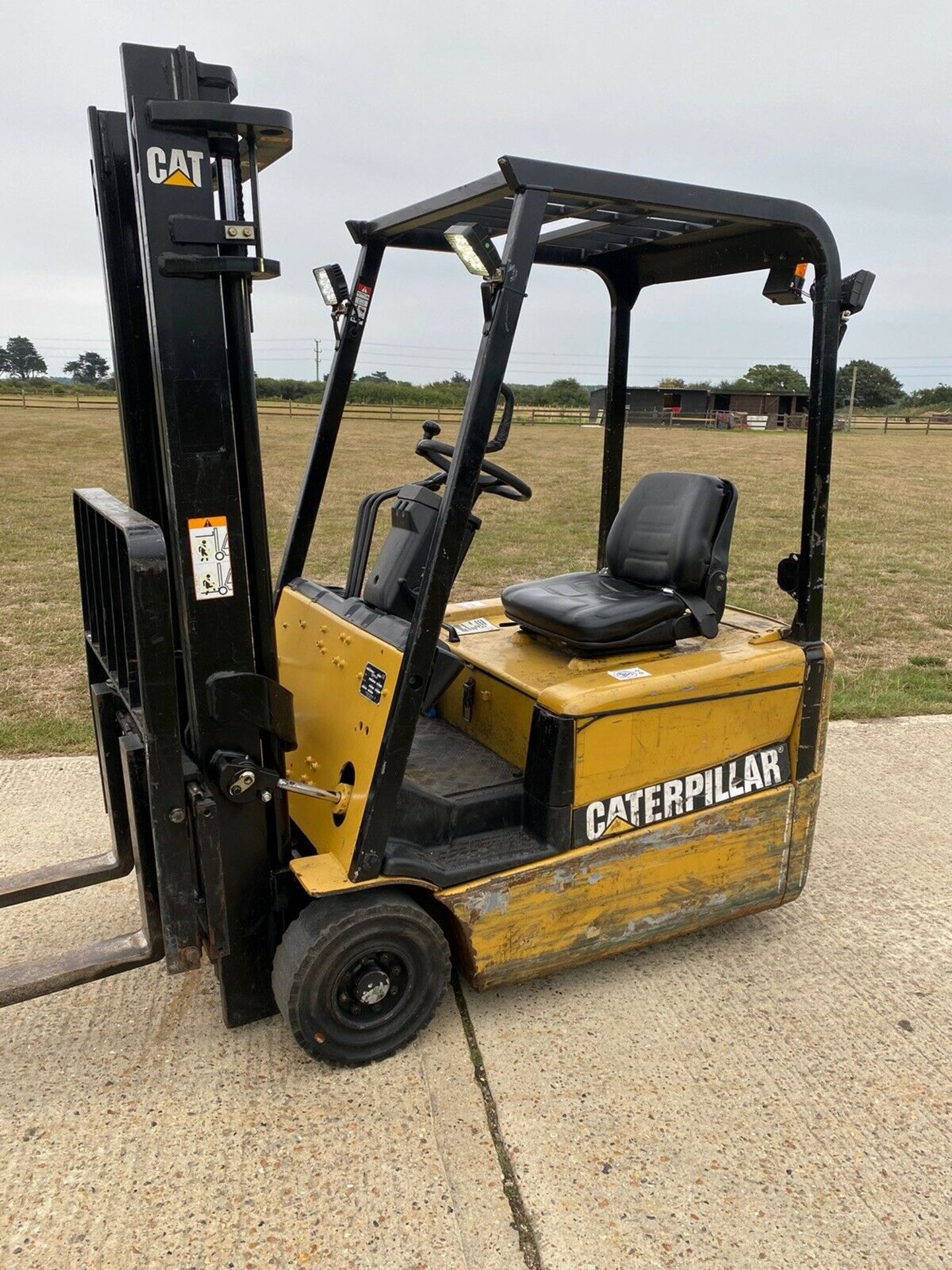 Cat 1.6 Electric Forklift