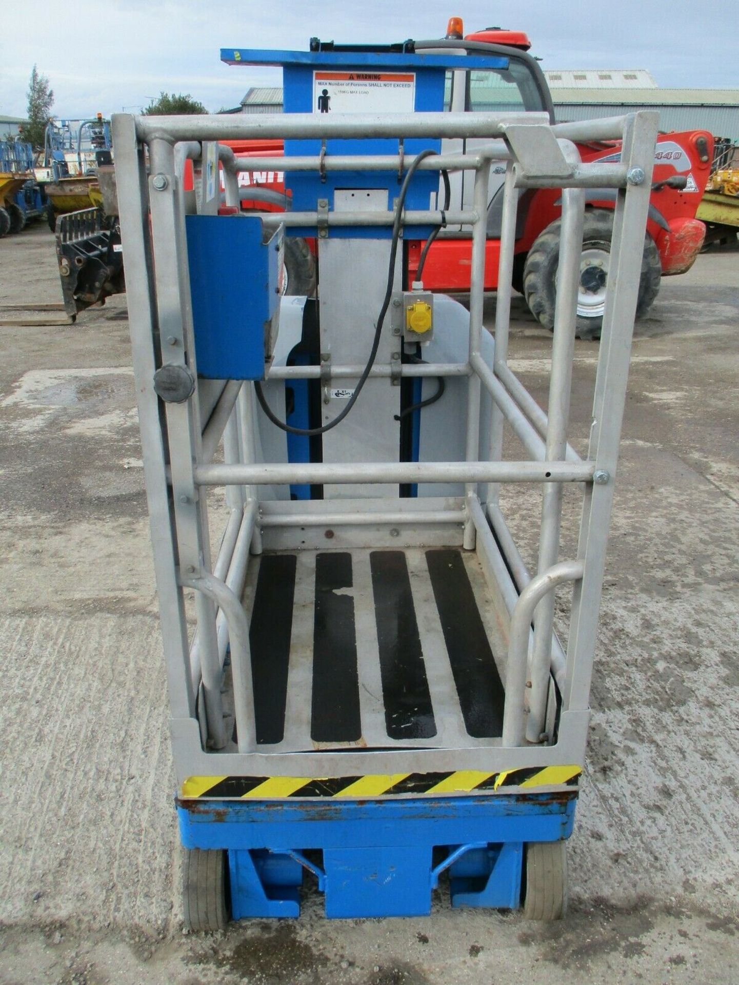 Genie GR 15 Scissor Lift Access Platform - Image 3 of 6