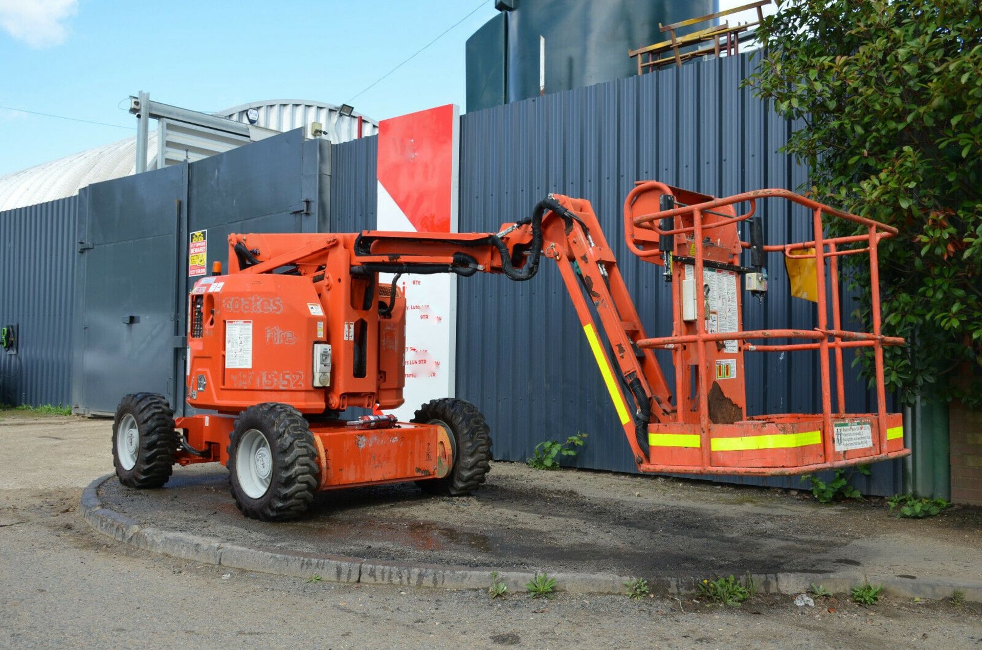 Genie Z-34/22 Articulated Boom 2009 - Image 2 of 12