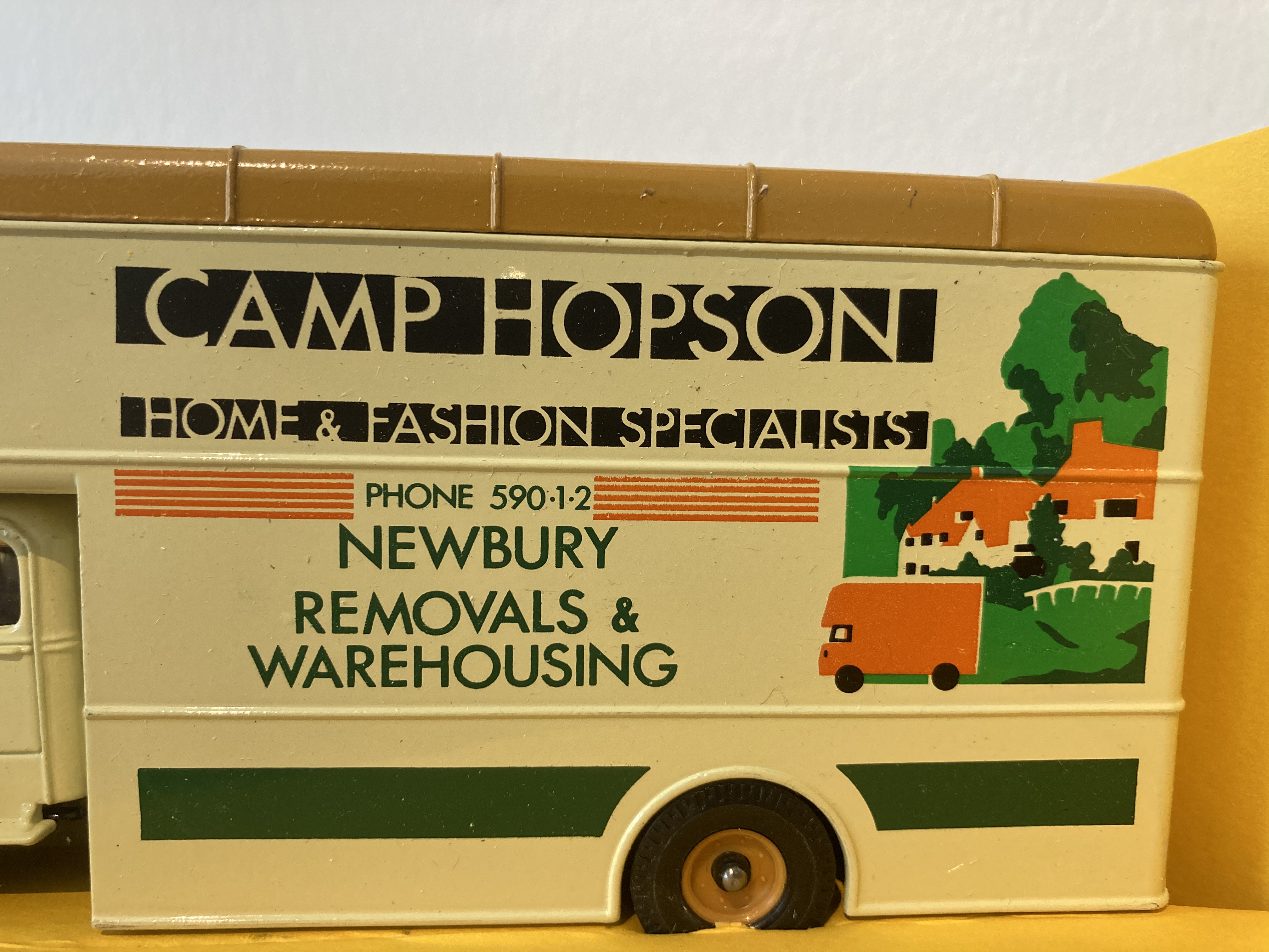 Corgi Classics Camp Hopson Bedford O Series Pantechnicon - Image 3 of 3